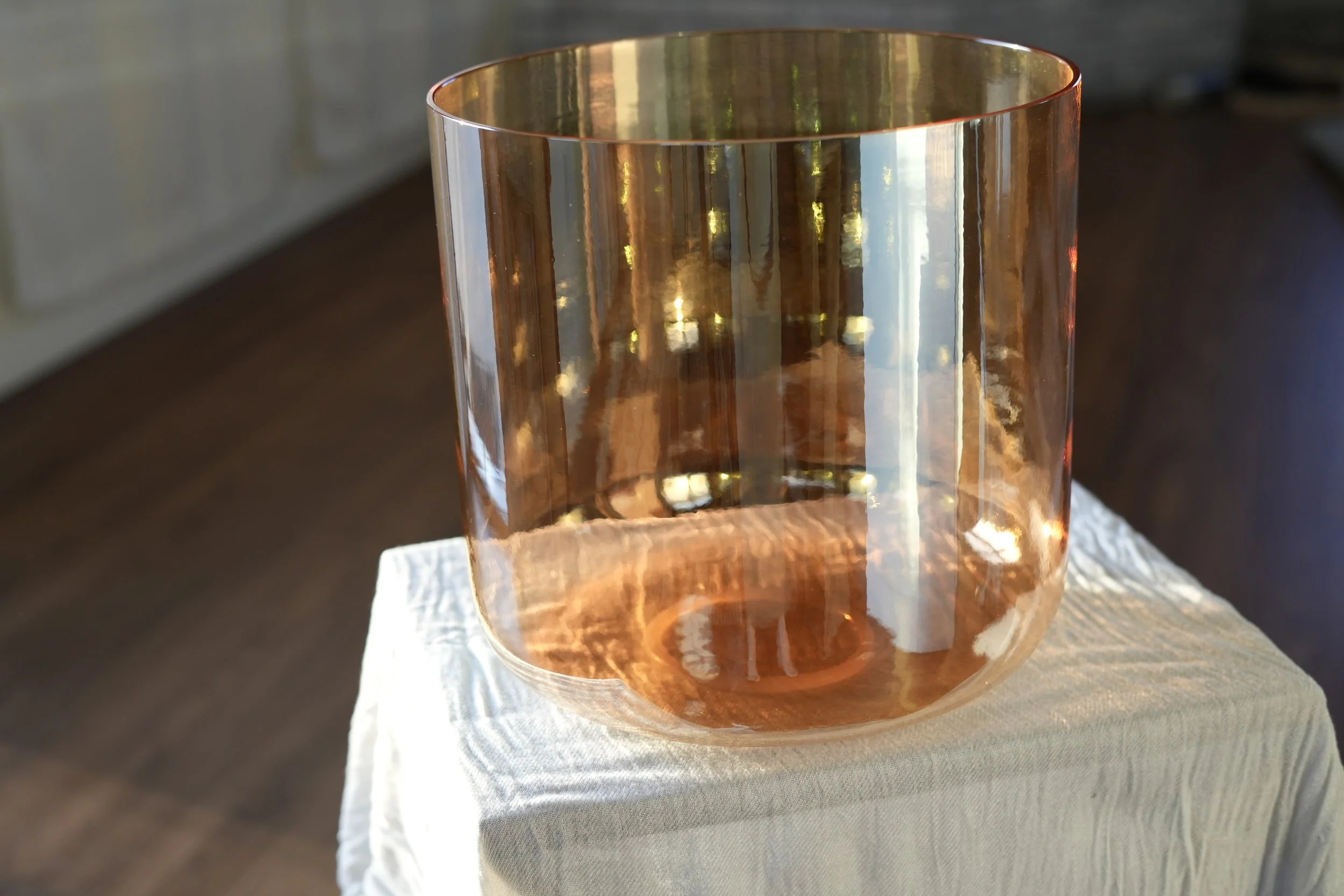 Crystal_Singing_Bowl_Honeylight 05612.JPG