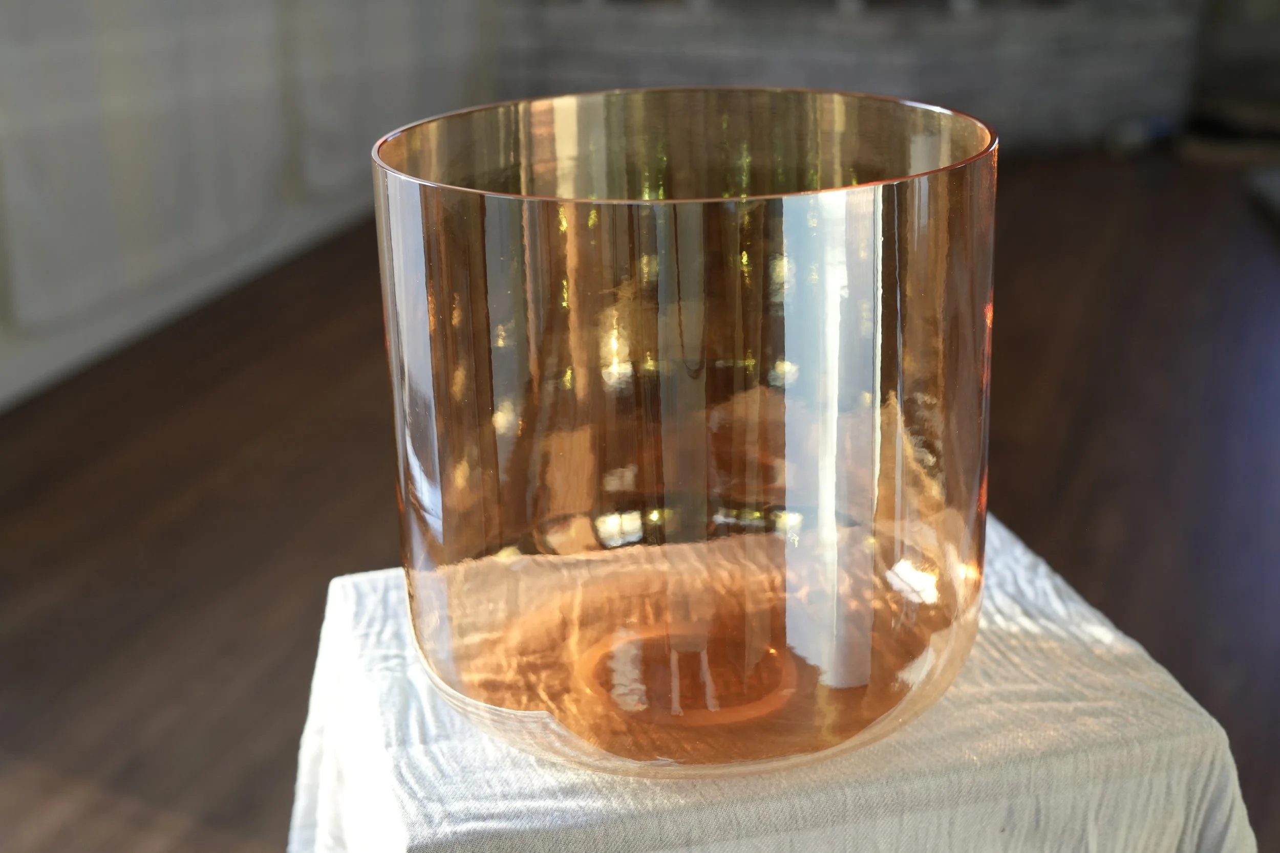 Crystal_Singing_Bowl_Honeylight 05613.JPG