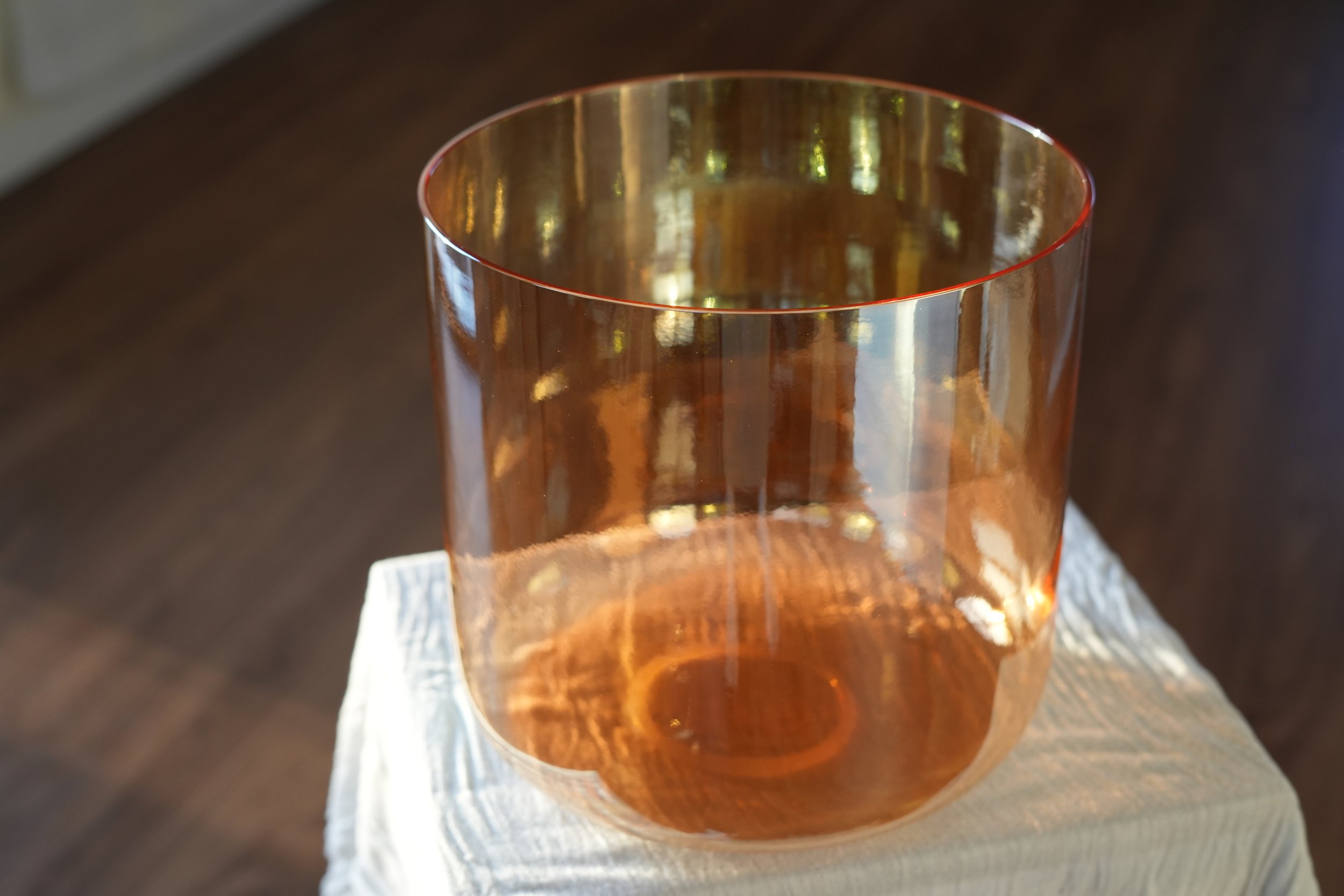 Crystal_Singing_Bowl_Honeylight 05615.JPG