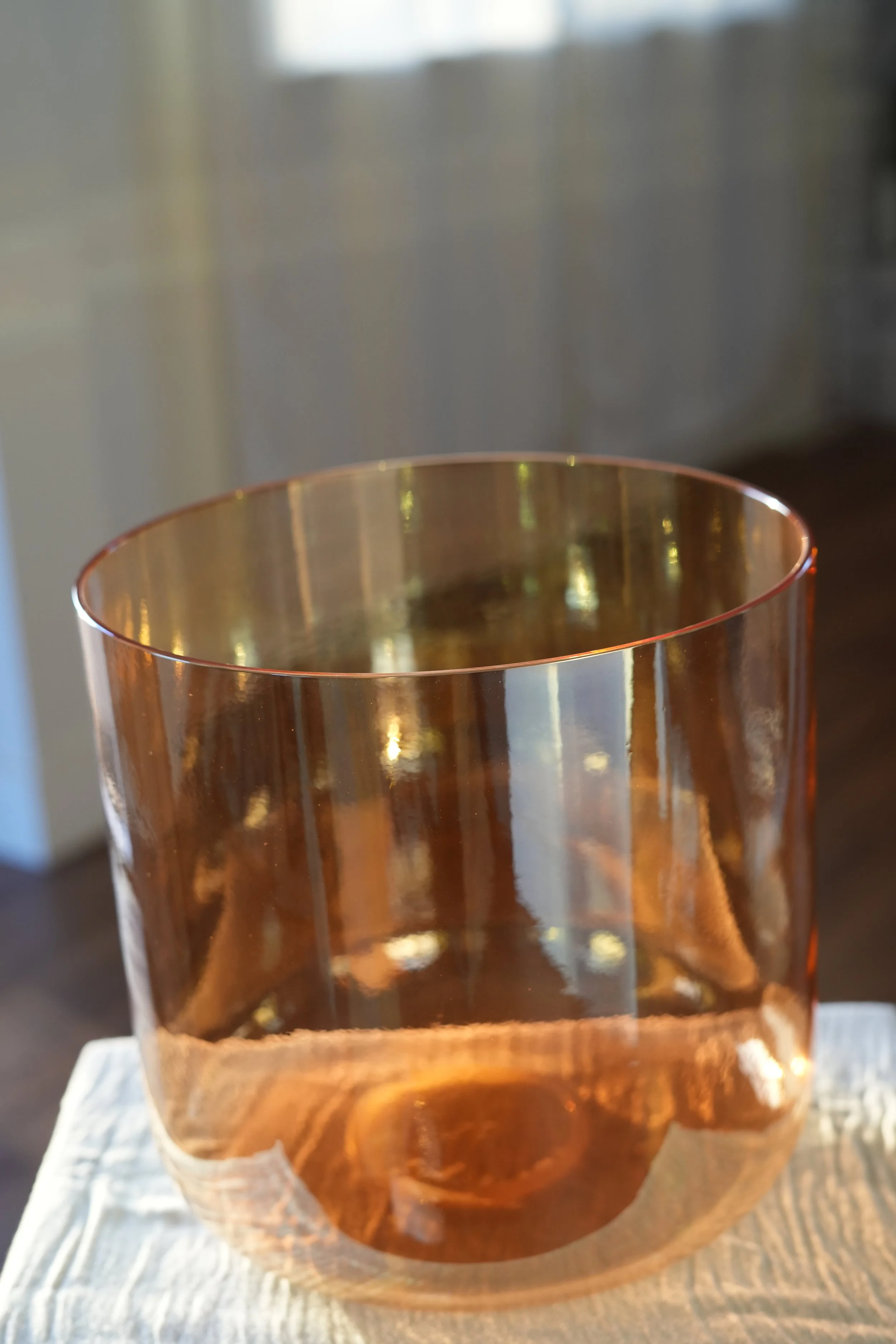 Crystal_Singing_Bowl_Honeylight 05623.JPG