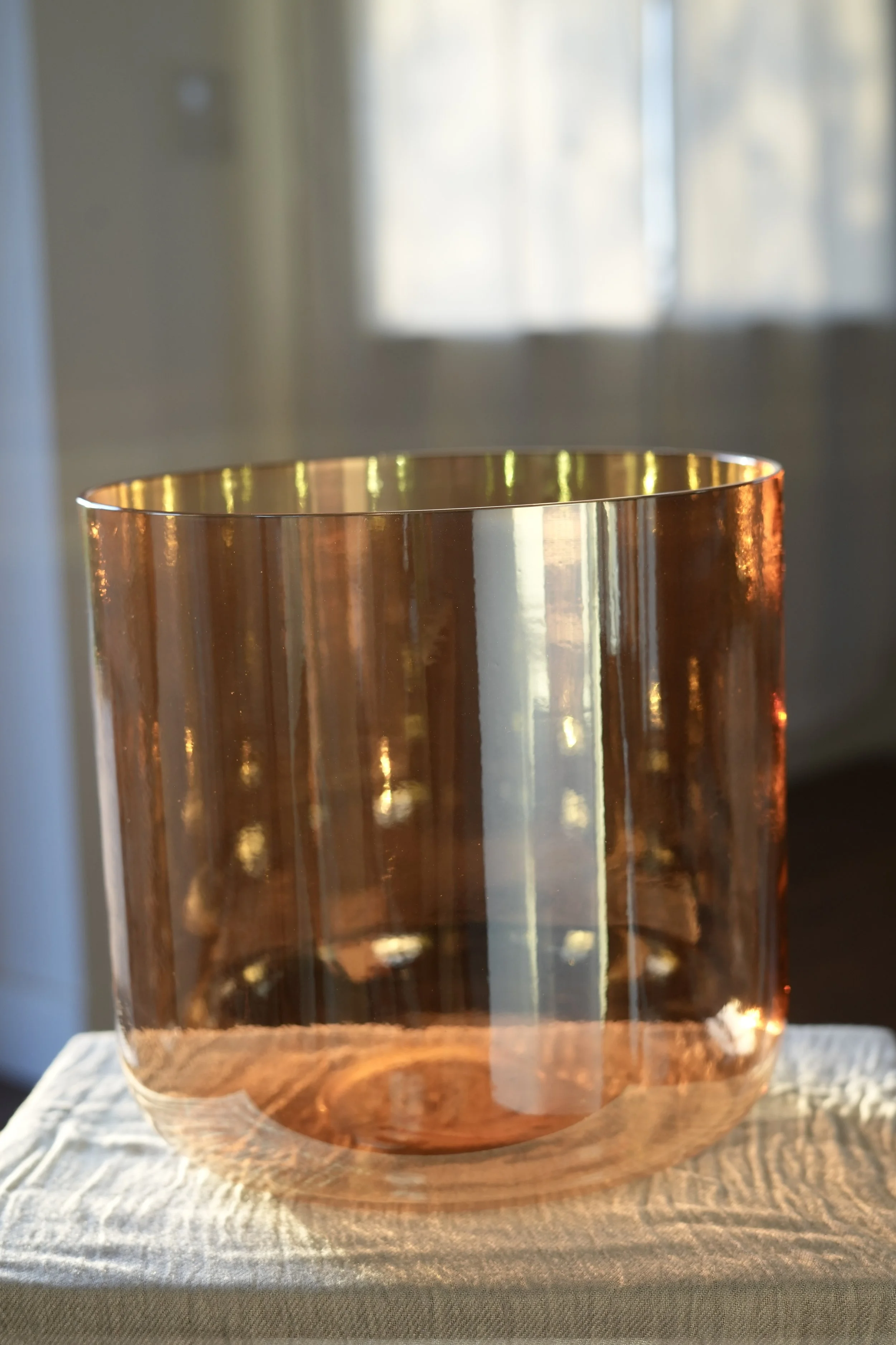 Crystal_Singing_Bowl_Honeylight 05622.JPG