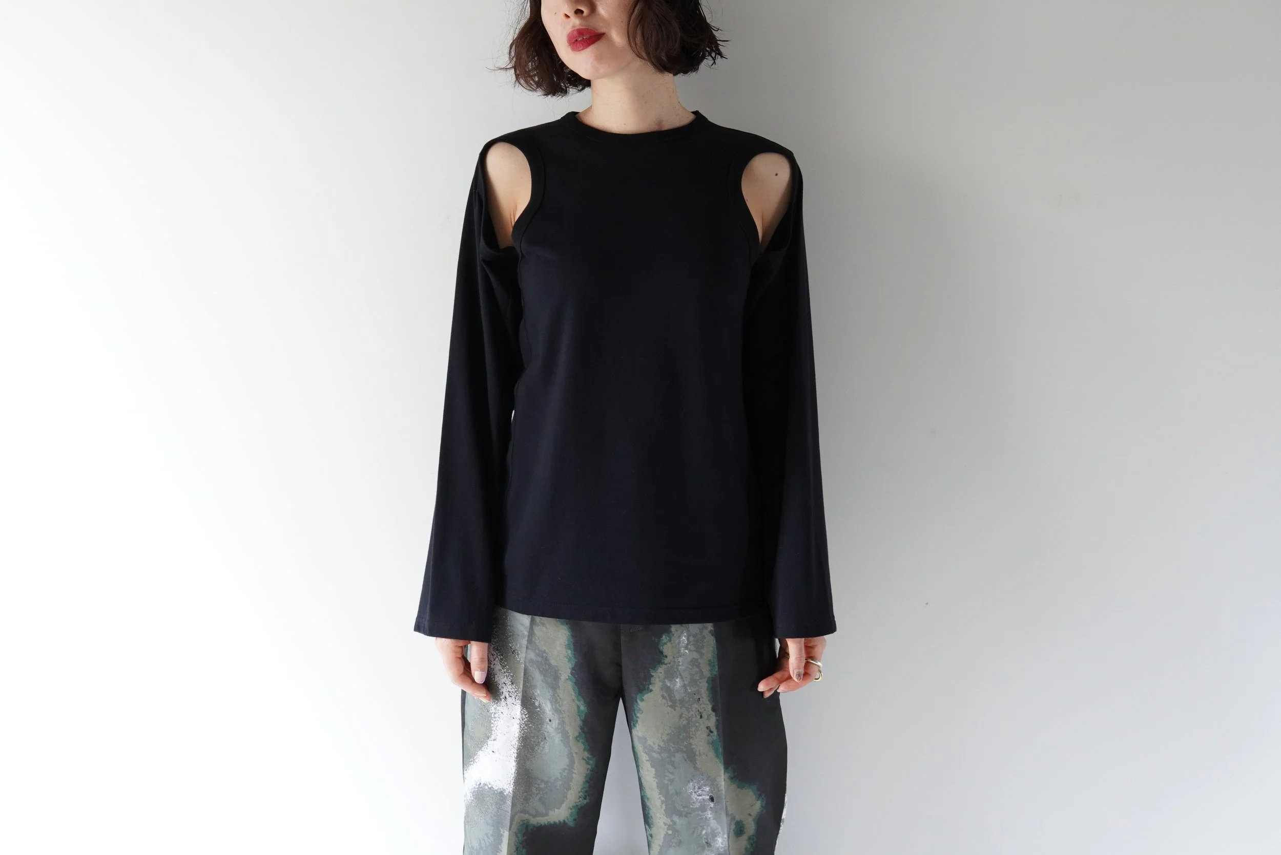 little suzie  :  Cut Out Armhole Longsleeve