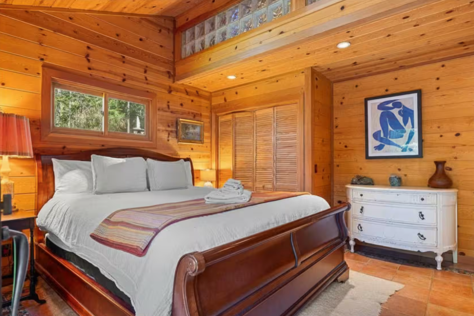 Private Room Deposit: King or Queen Bed