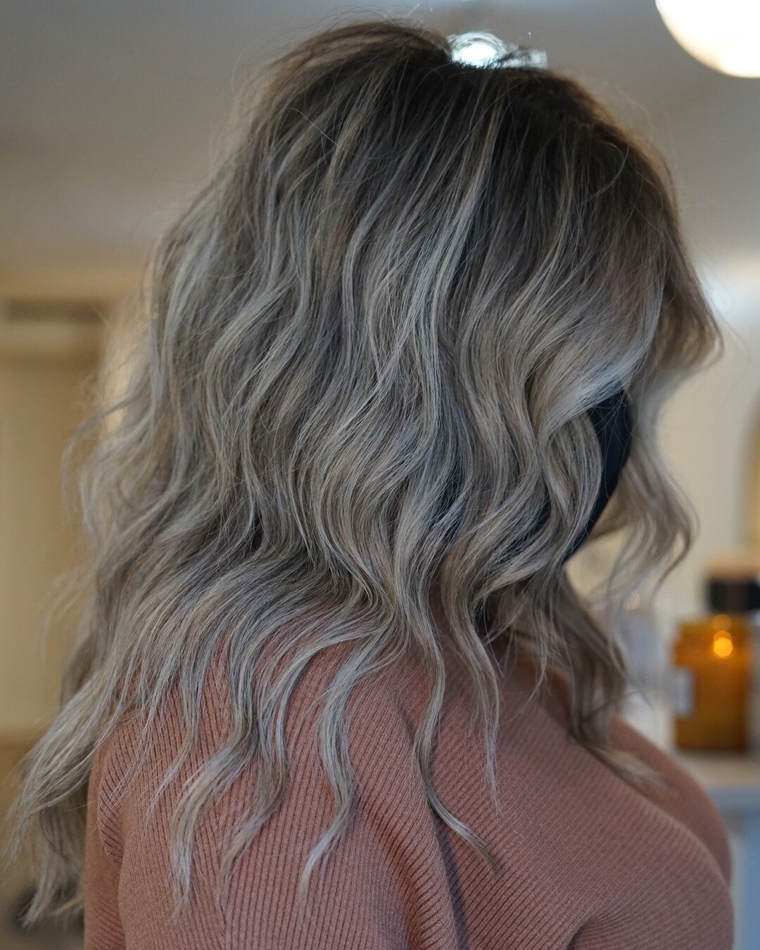 That blend tho 💋⠀⠀⠀⠀⠀⠀⠀⠀⠀
⠀⠀⠀⠀⠀⠀⠀⠀⠀
Grey blending using a full head of baby lights.⠀⠀⠀⠀⠀⠀⠀⠀⠀
⠀⠀⠀⠀⠀⠀⠀⠀⠀
Hair by @leahforprez⠀⠀⠀⠀⠀⠀⠀⠀⠀
.⠀⠀⠀⠀⠀⠀⠀⠀⠀
.⠀⠀⠀⠀⠀⠀⠀⠀⠀
.⠀⠀⠀⠀⠀⠀⠀⠀⠀
.⠀⠀⠀⠀⠀⠀⠀⠀⠀
.⠀⠀⠀⠀⠀⠀⠀⠀⠀
#arisahairny #chelseanyc #nyhair #nychair #babylights  #sarah