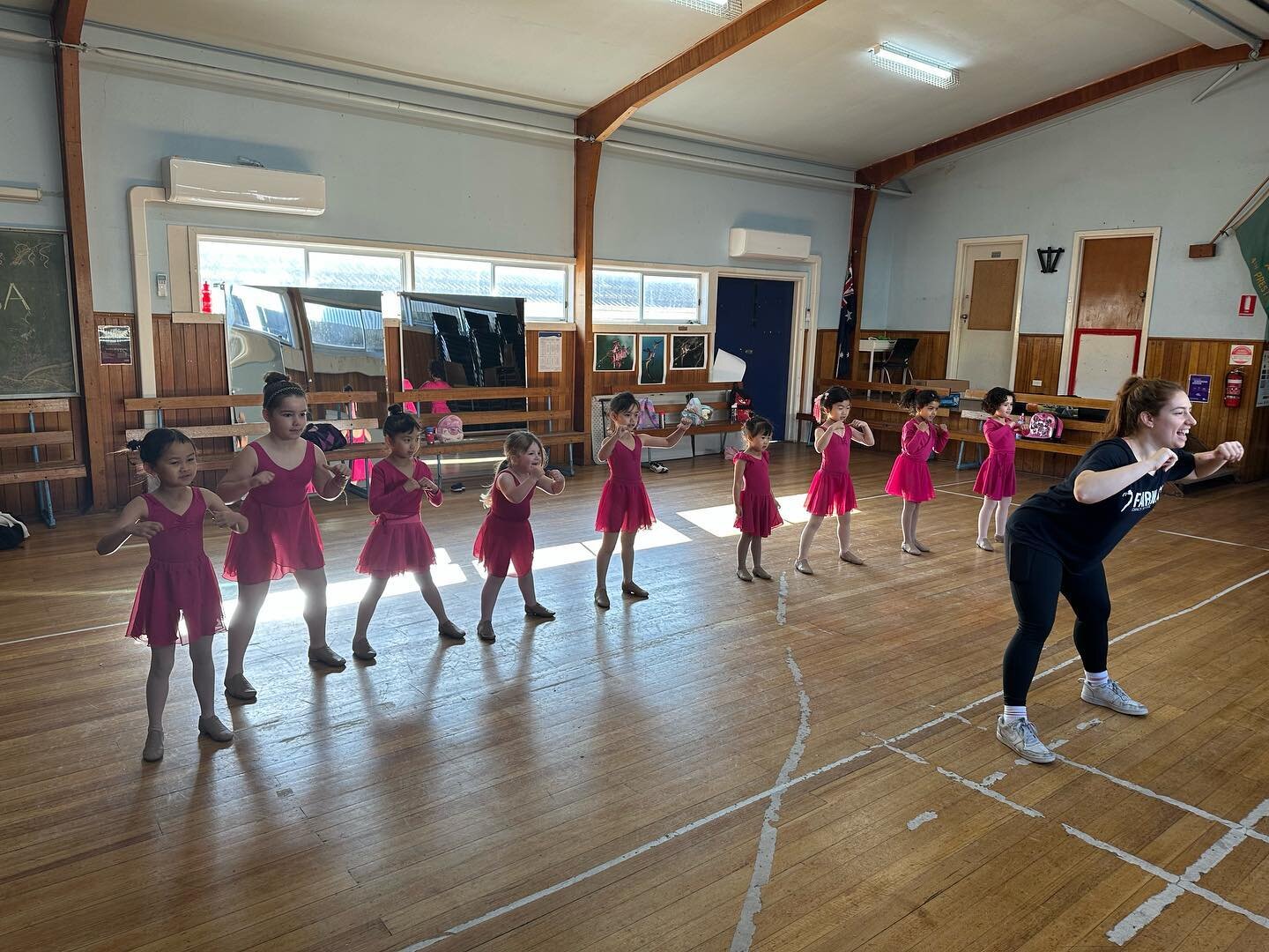 🌟SATURDAY FUN 🌟 

Our tinies class had so much fun this Saturday learning new skills and rehearsing their dances 😍 

We cannot wait to see their skills and dances develop throughout the the term !!

#dance #melbourne #danceclass #tinies #tiniescla