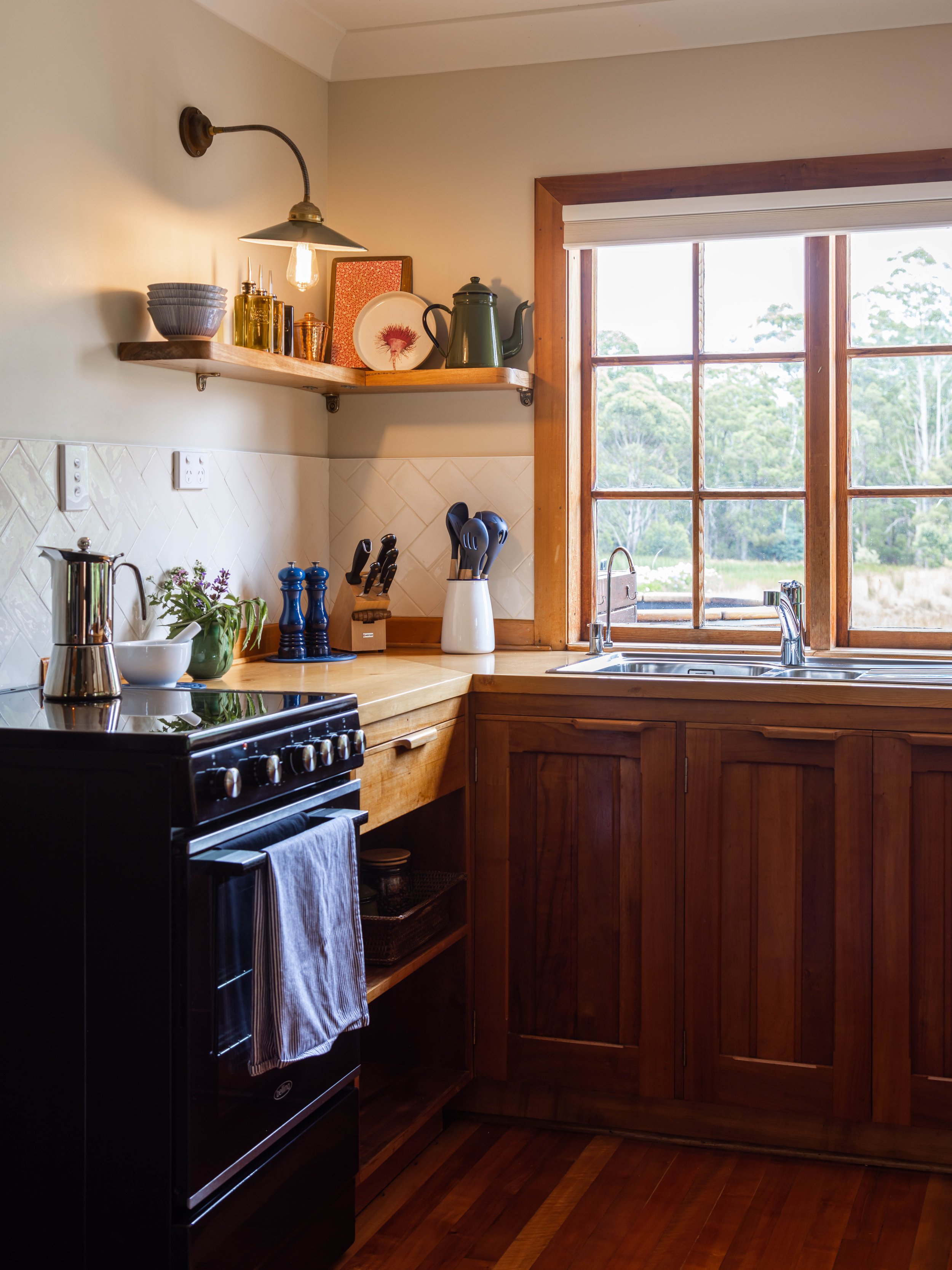 Kitchen - Cedar Cottage Meander