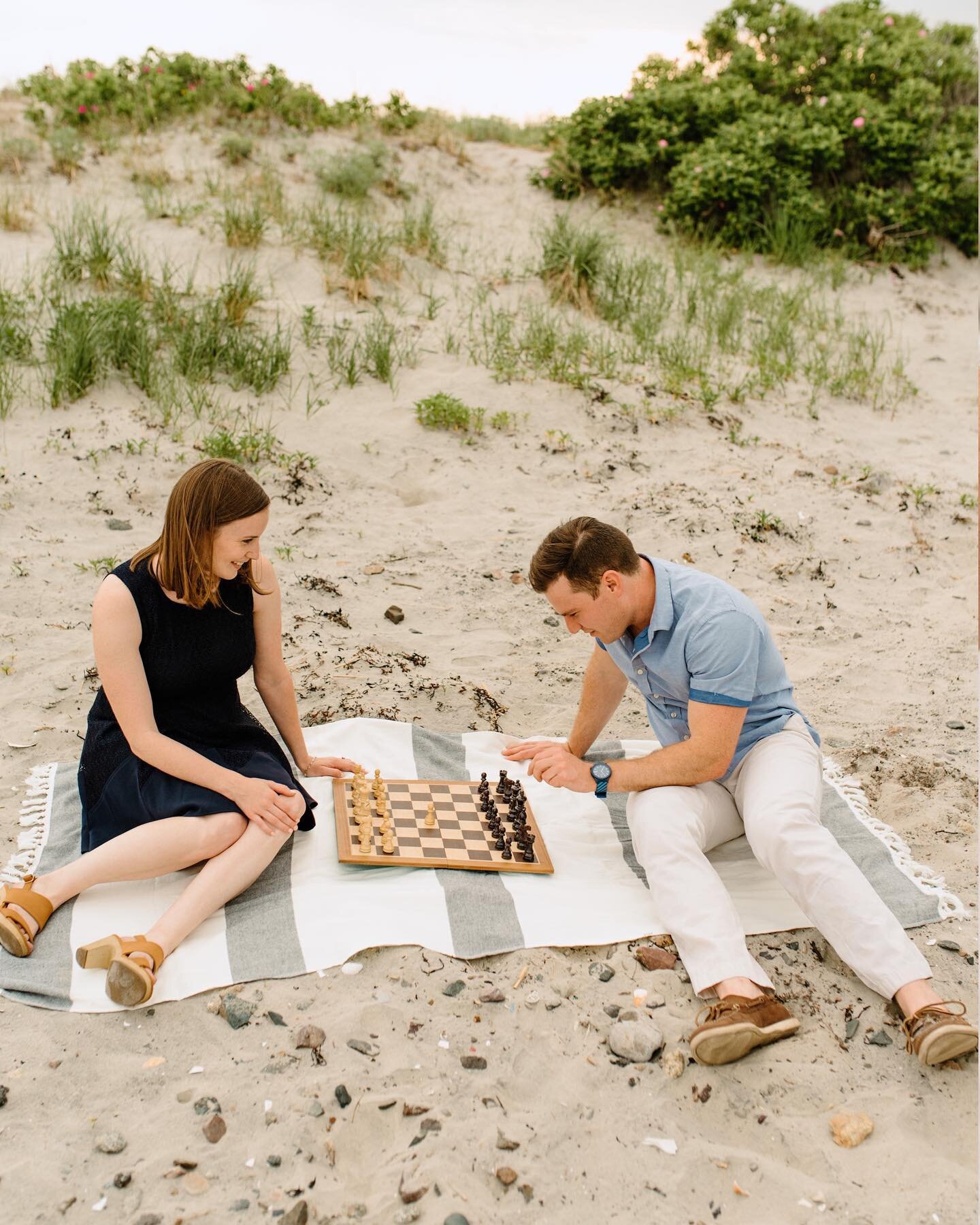The Queen&rsquo;s Gambit meets The Notebook ♟☔️ swipe to see what I&rsquo;m talking about ➡️
⠀⠀⠀⠀⠀⠀⠀⠀⠀
Alright, here&rsquo;s the story y&rsquo;all. I got the chance to meet up with C+E the other week for their engagement session and we had some FUUUN
