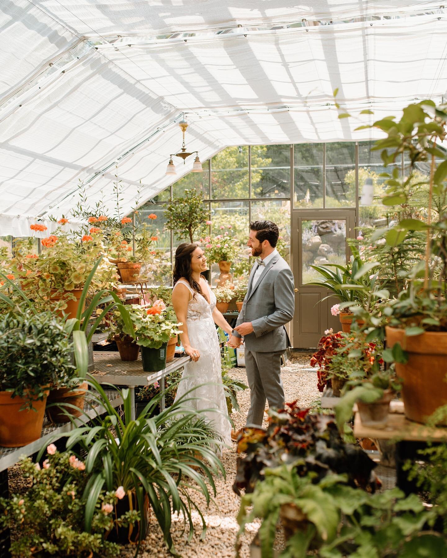 the most beautiful wedding day for the sweetest of humans 💛

Saturday's sneak peeks are HERE 🎉👏 swipe for a few of my favorite moments from the day and then head over to the story to see even more from this romantic boho barn wedding!

✨ Vendor Dr