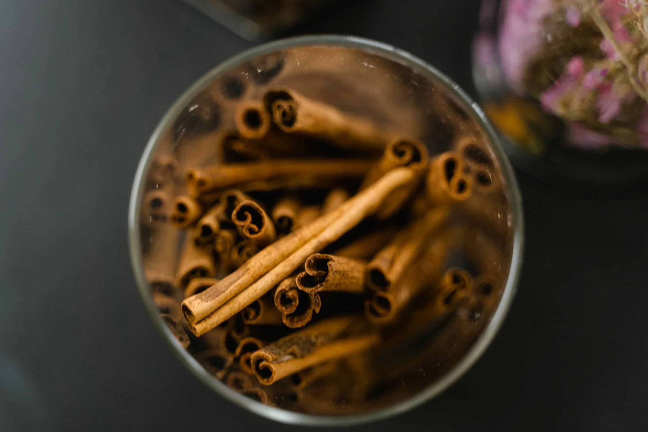 Cinnamon, one of the most popular aromatic spices in the world, is another gift from nature that helps with blood sugar control.