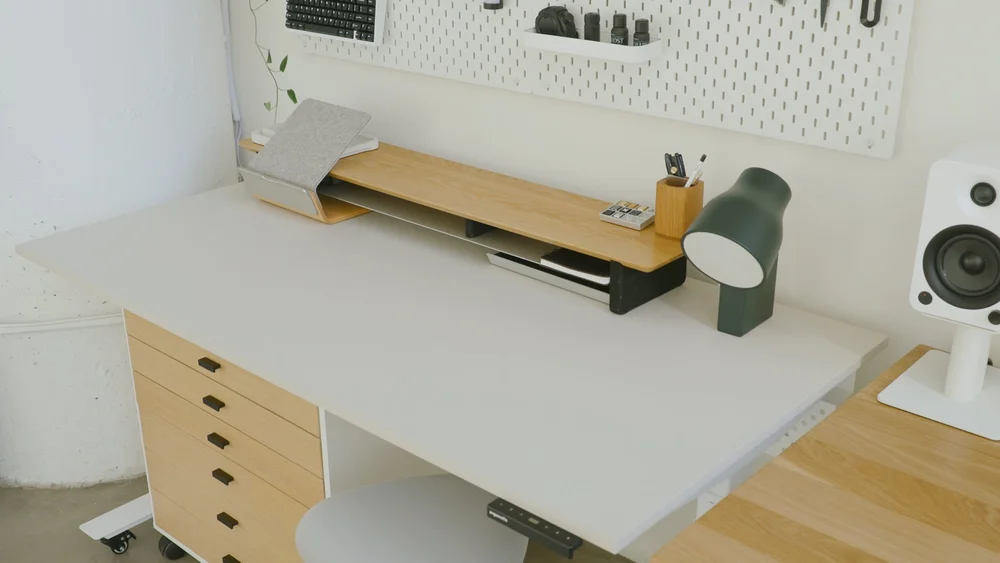  White oak accessories atop the desk tie into the rest of the office. 