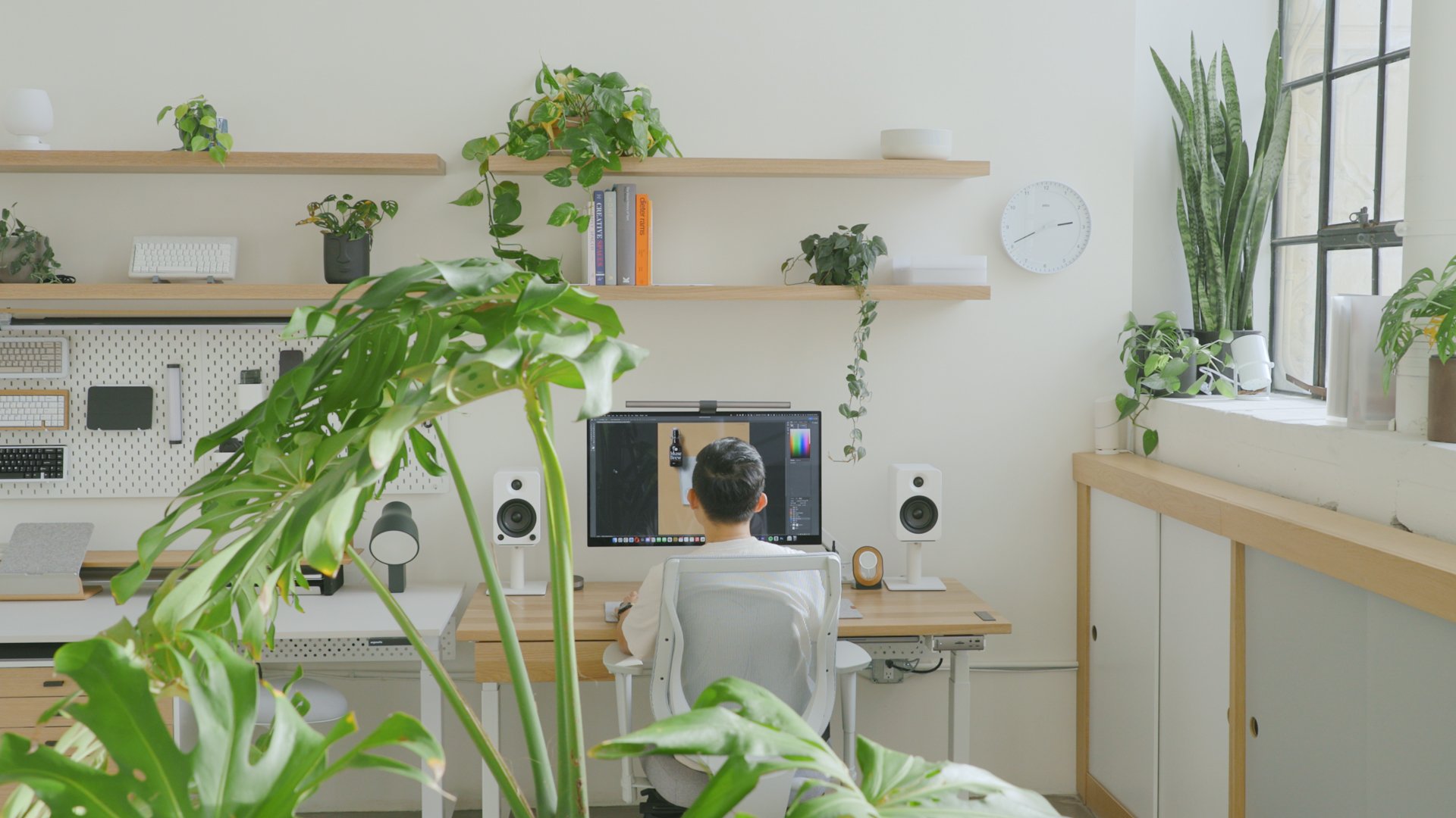 Mod Musings Studio Desk Setup – A Calm, Cozy, & Creative Place to