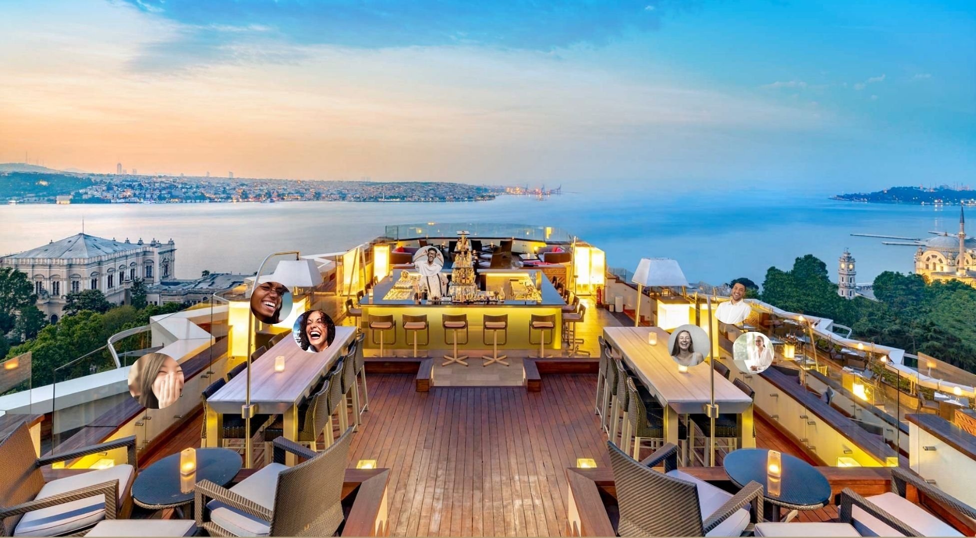 Luxe rooftopbar met uitzicht op de stad en de zee, met lachende mensen die genieten.