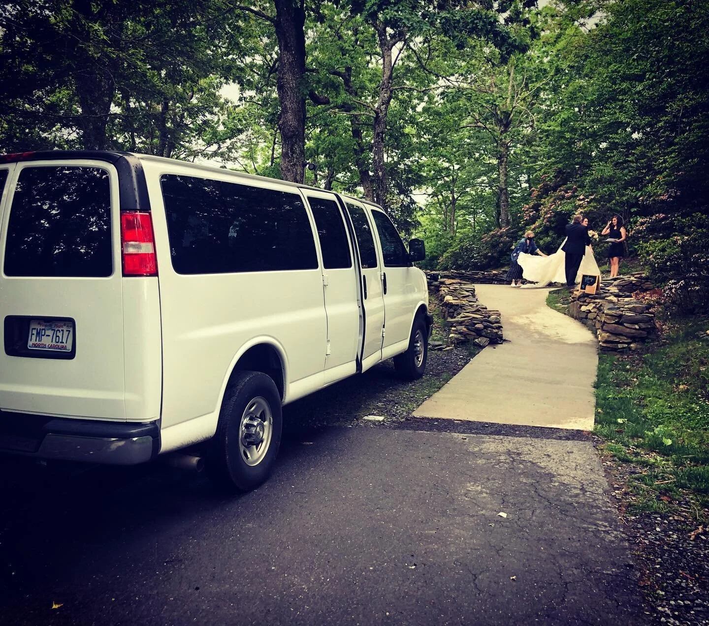 Congrats 🎉🍾🎊 to the Sticht wedding for a beautiful ceremony @twickenham_house #twickenhamhouse #hcvd #ashevilleshuttles #charleston shuttles #ncwedding