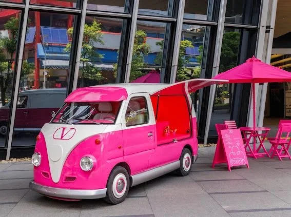 Co-branded gelato van