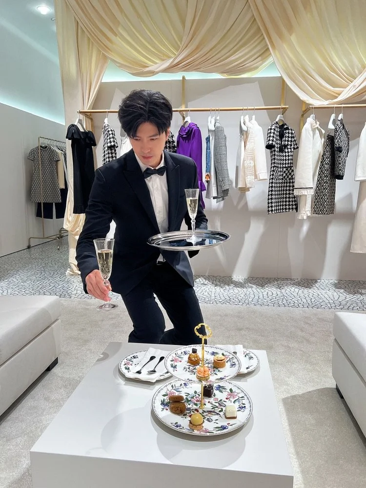 Champagne and dessert service