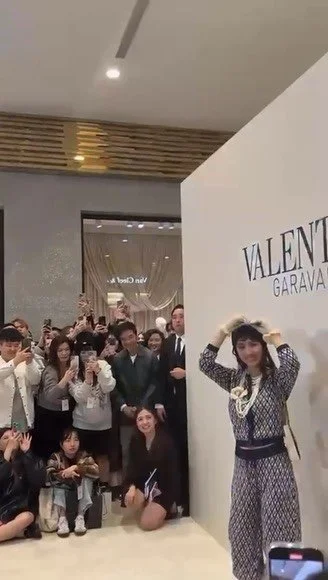 Guests at press wall