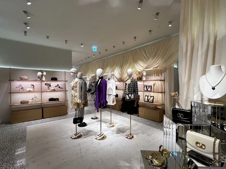 Finished boutique environment