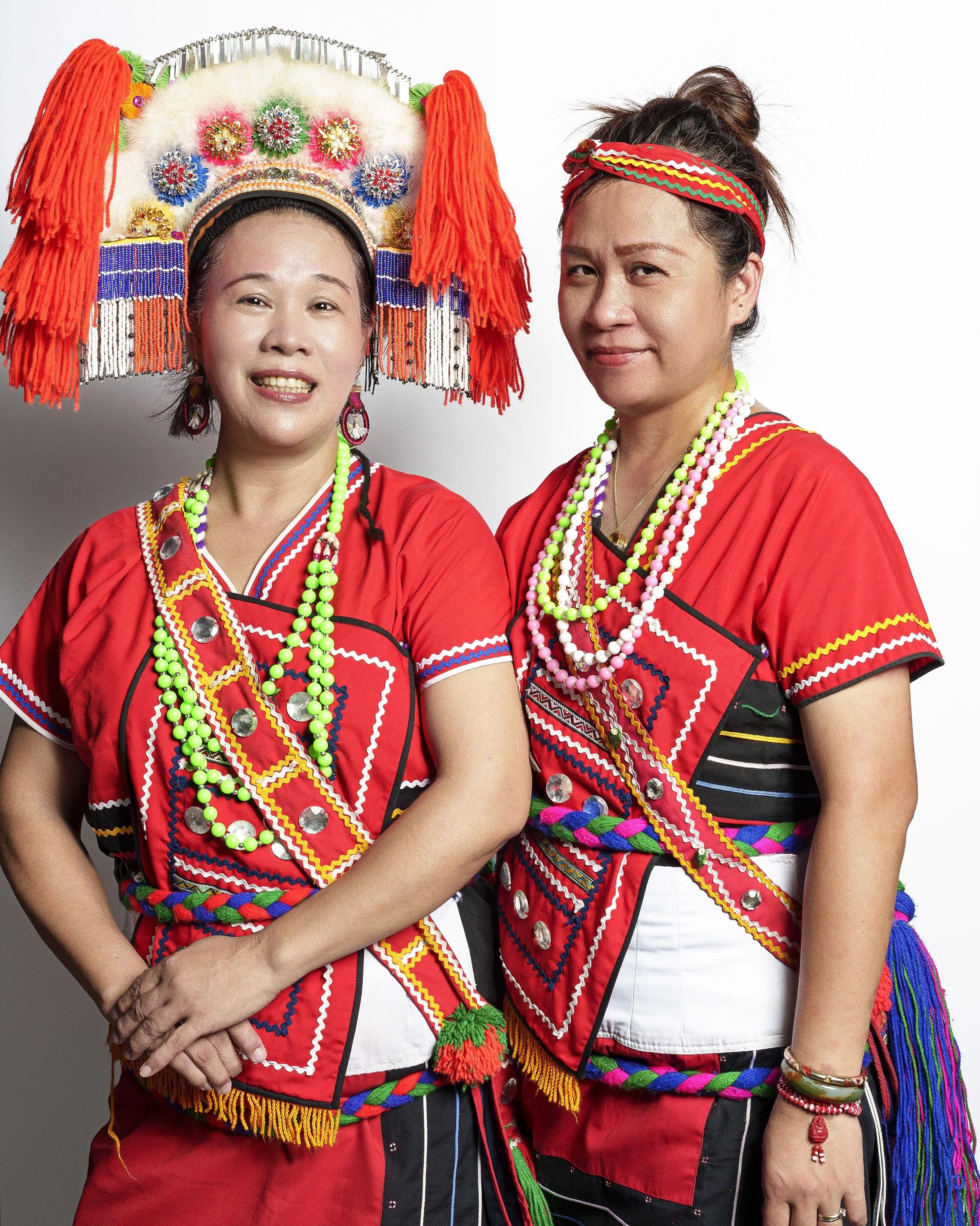 yamay_18_Yi'Yi'_Abas Using.jpg