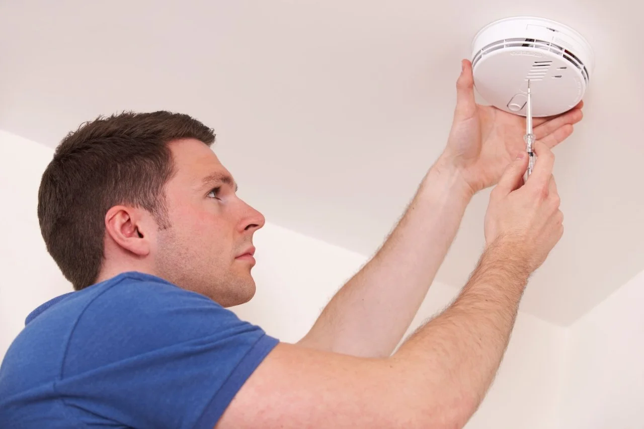How Can Proper Smoke Alarm Installation Reduce Fire Risks?