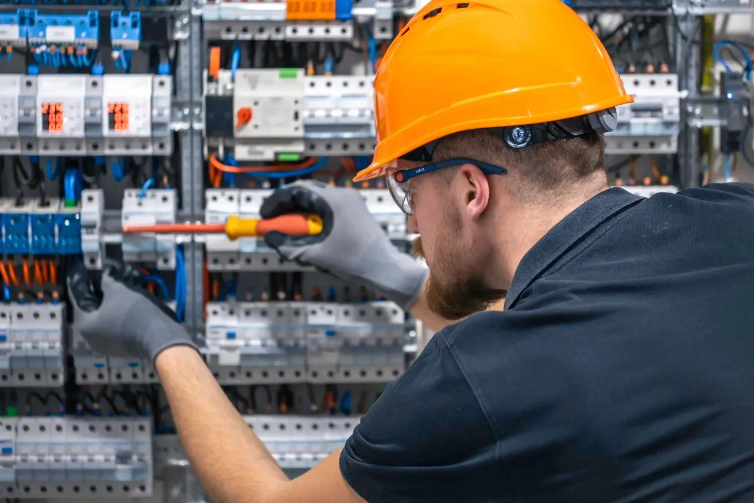What Practical Fault Finding Tips Help Identify Electrical Issues?