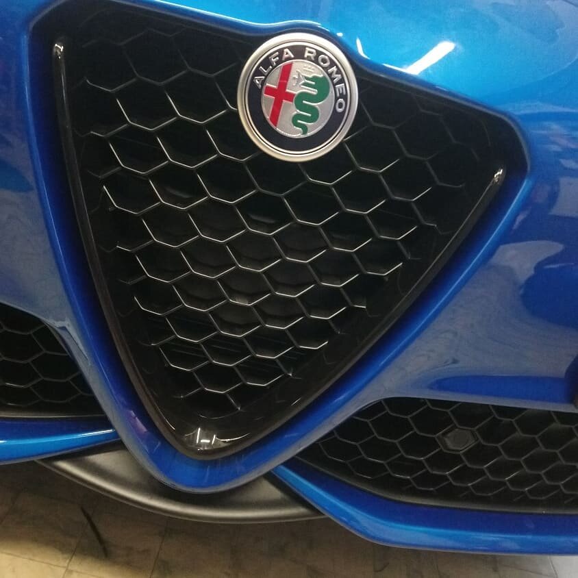 .
Wrapping Alfa Romeo Giulia nero lucido.

#alfa #giulia #wrapping #black #3m #3mendorsed #stereomania #cuneo #car #alfaromeogiulia #alfaromeo