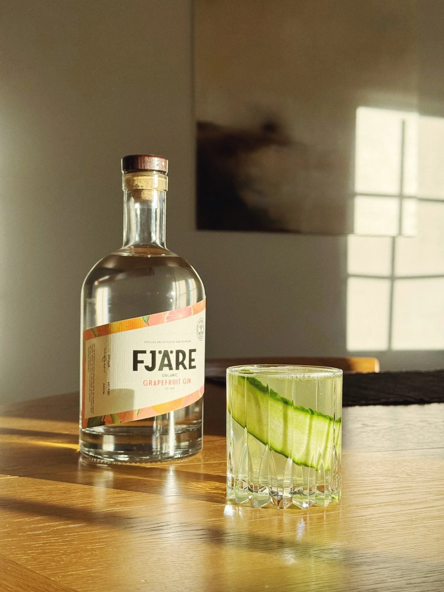 //GURKA- &amp; FL&Auml;DERBLOMSGIMLET🥒//

3 cl Fj&auml;re Grapefruit Gin / Fj&auml;re London Dry Gin
3 cl f&auml;rskpressad limejuice
1,5 cl sockerlag 
1 cl fl&auml;derblomslik&ouml;r / fl&auml;derkoncentrat 
4 bitar gurka 
Is 

Skaka alla ingredien