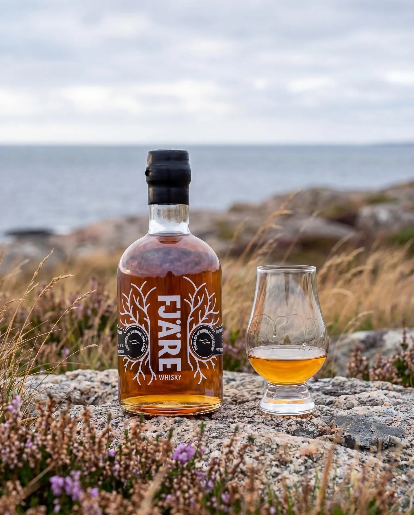 🥃 S&auml;kra din del av hantverket &ndash; Reservation av FJ&Auml;RE fatandelar!
Nu &ouml;ppnar vi upp en unik m&ouml;jlighet f&ouml;r dig att reservera din del av FJ&Auml;REs historia. Via v&aring;r hemsida kan du nu k&ouml;pa en reservation av fla