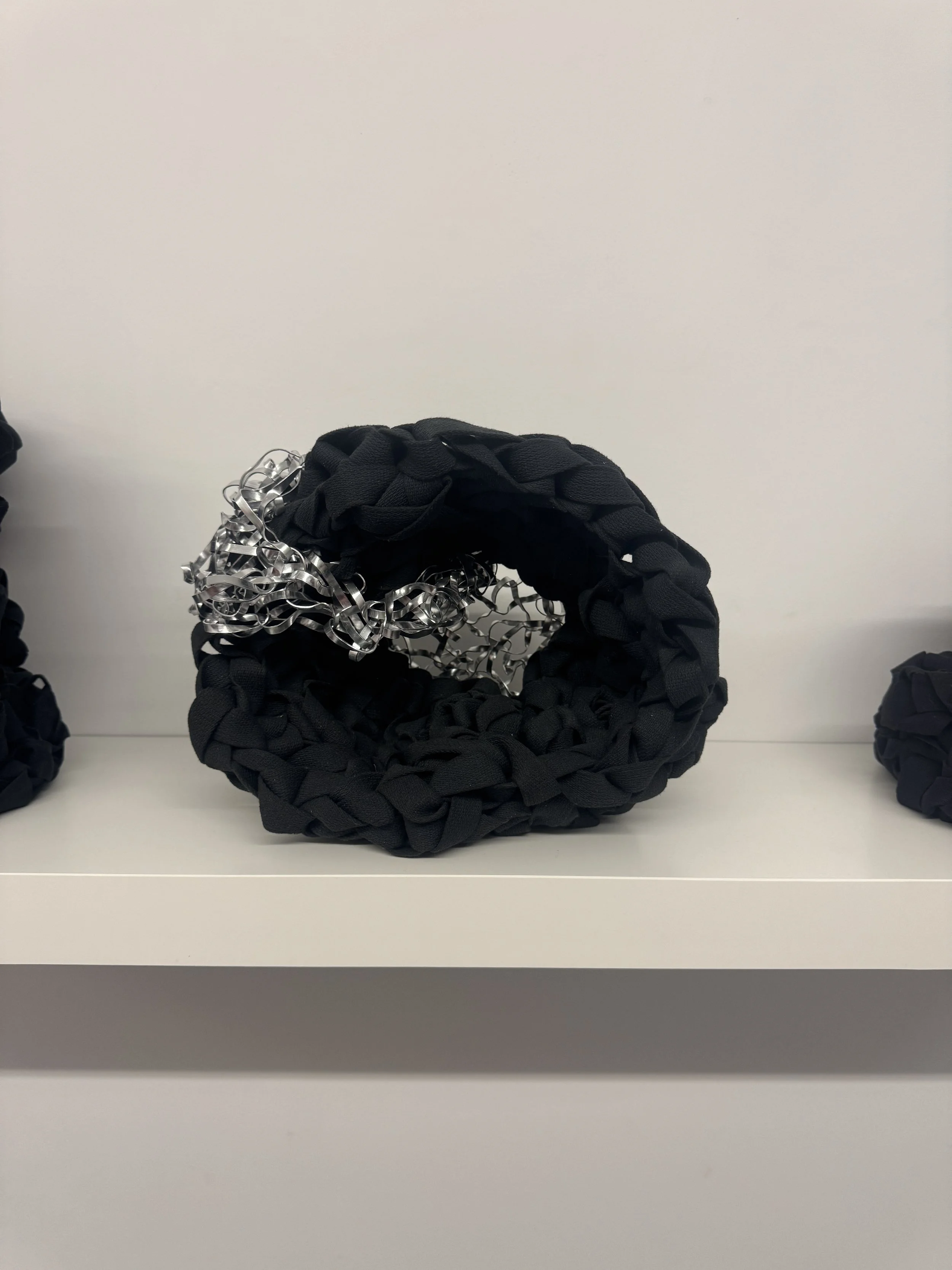 Dianne Smith, "Ayé Lọ́ wó 2 (The World is in Hand)"