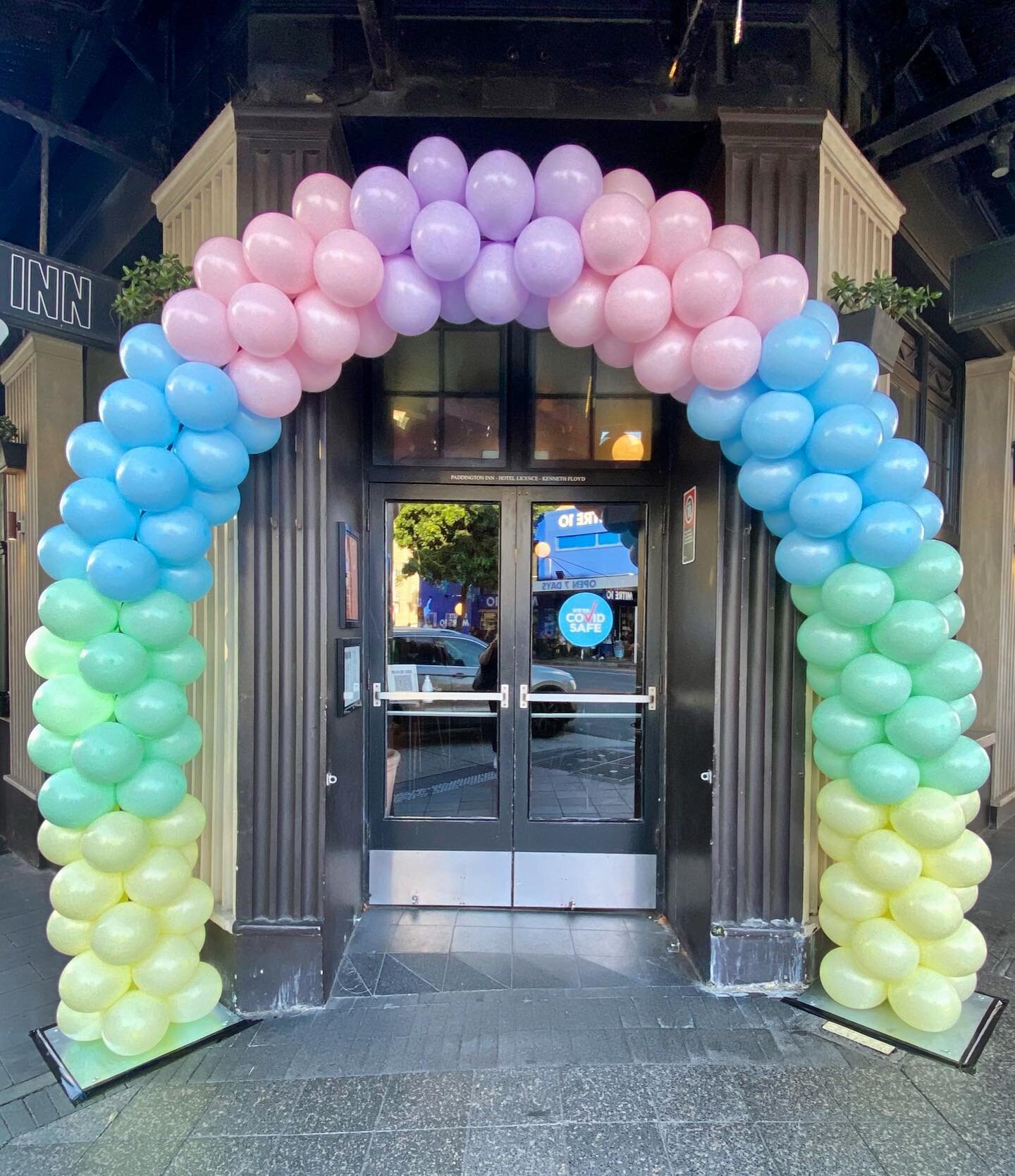 🏳️&zwj;🌈 HAPPY #MARDIGRAS 🏳️&zwj;🌈 Love from the @paddoinn ✨💗 Although the location may have changed this year we are so thrilled to see #pride still filling the streets of #Sydney! 🌈 #mardigras2021 #houseofballoons_au #mardigrassydney #pridemo