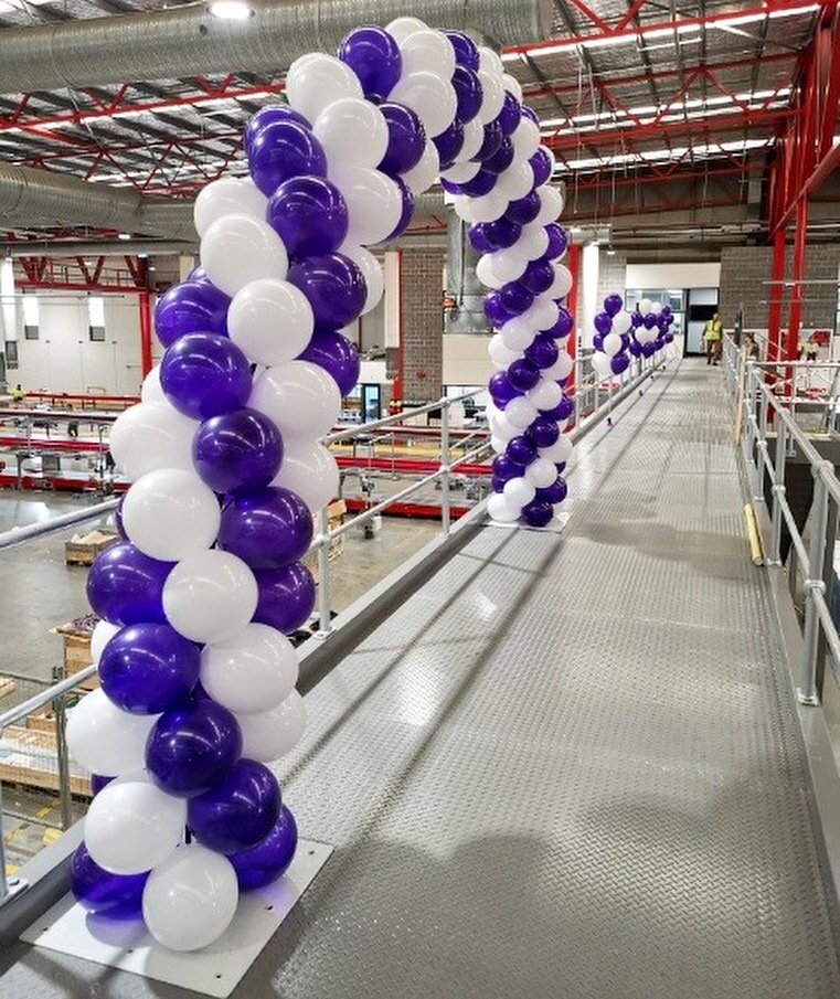 We love a workplace that celebrates women! And we LOVED creating this beautiful archway for one of our clients 💜🤍 #HappyInternationalWomensDay love from the team at #houseofballoons_au
.⁠⁠
⁠⁠
⁠⁠
⁠⁠
⁠⁠
⁠⁠
⁠⁠
⁠⁠
⁠⁠
⁠⁠
⁠⁠
.⁠⁠
#motivationmonday #womenw
