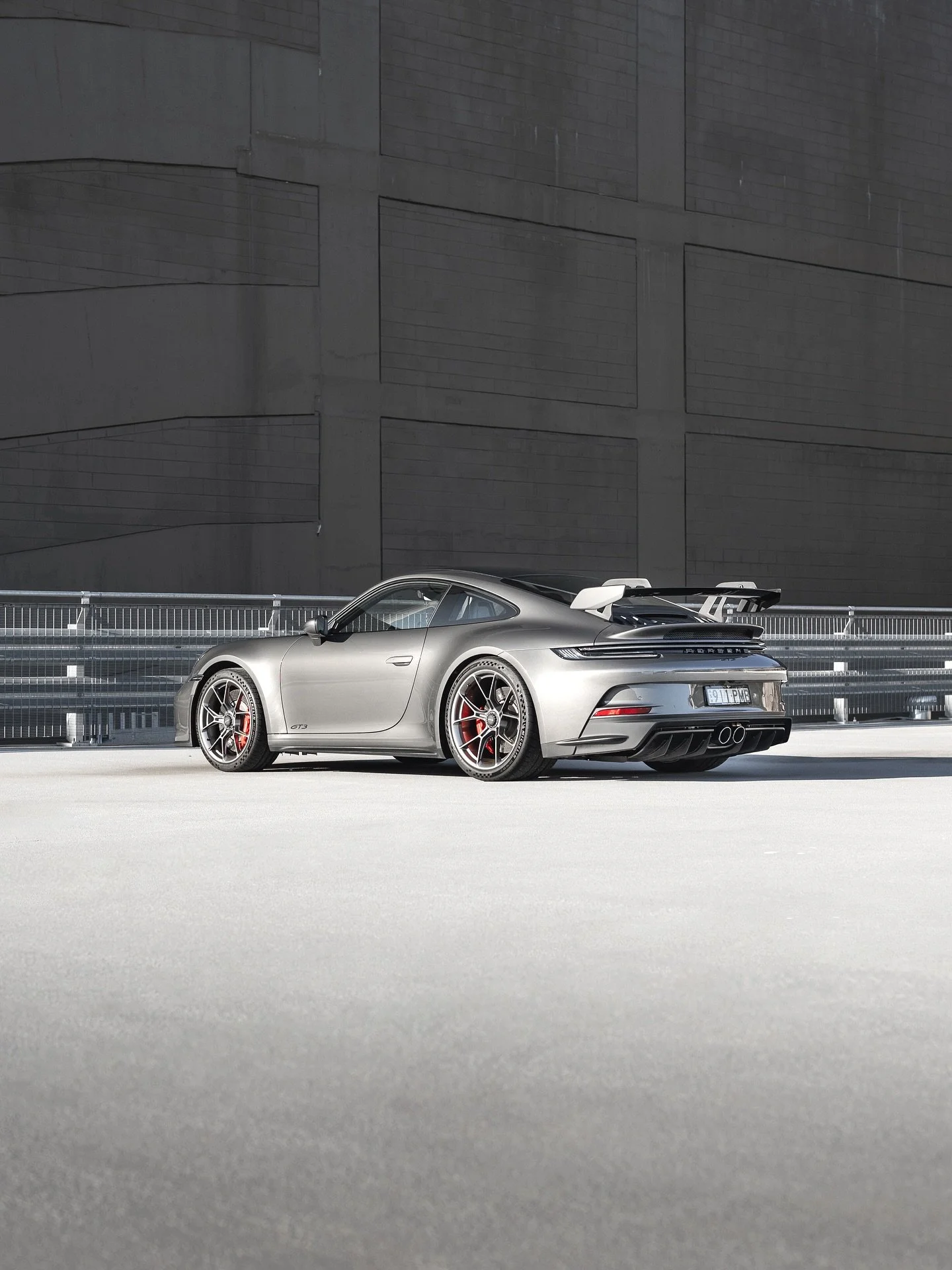 Great way to finish the weekend with this sunrise photoshoot of the Porsche 911 GT3 (992). Looks great, sounds incredible. #gt3 #porsche #911gt3rs #porsche911gt3