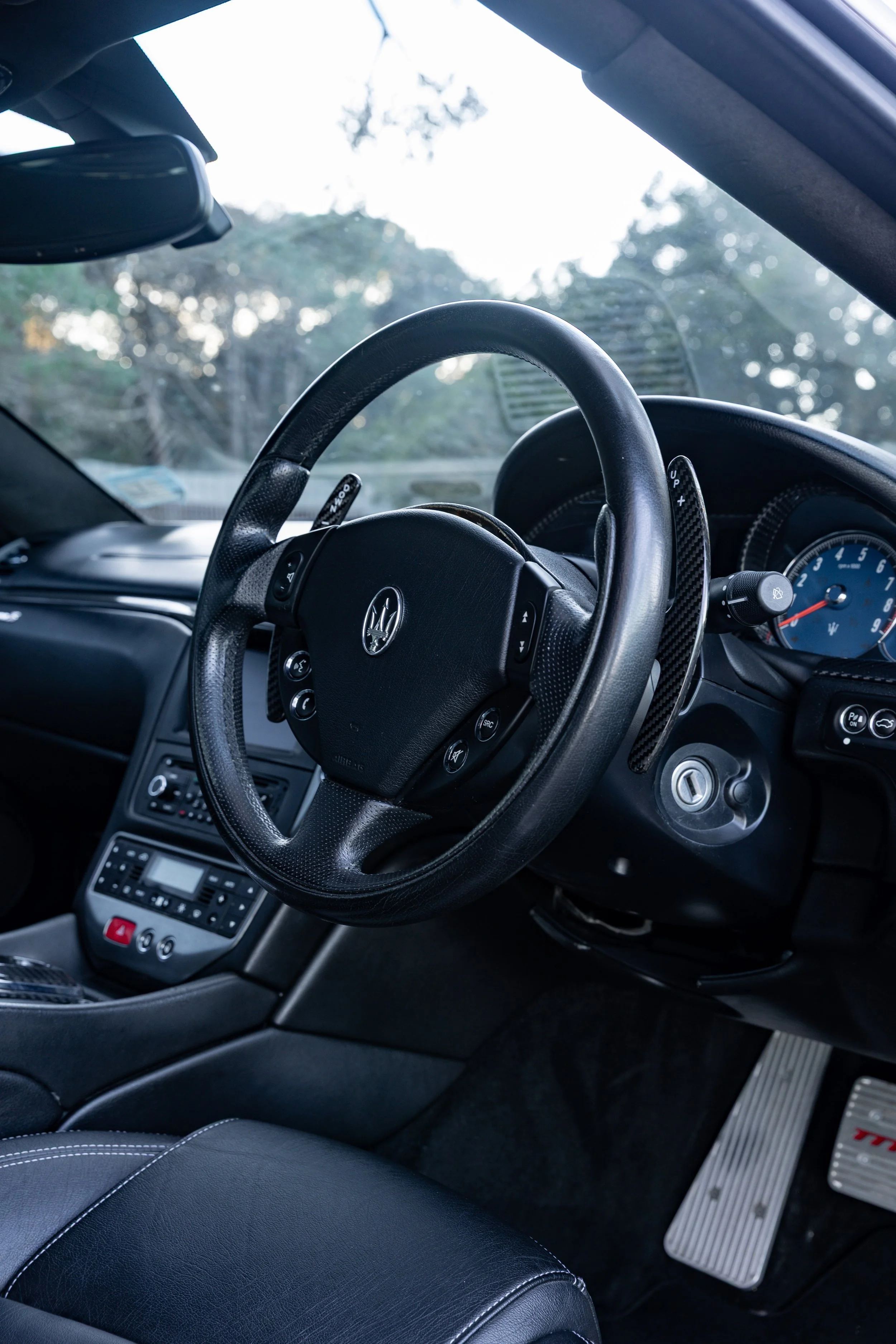 Maserati GranTurismo S steering wheel with carbon paddle shifters and Trident badge