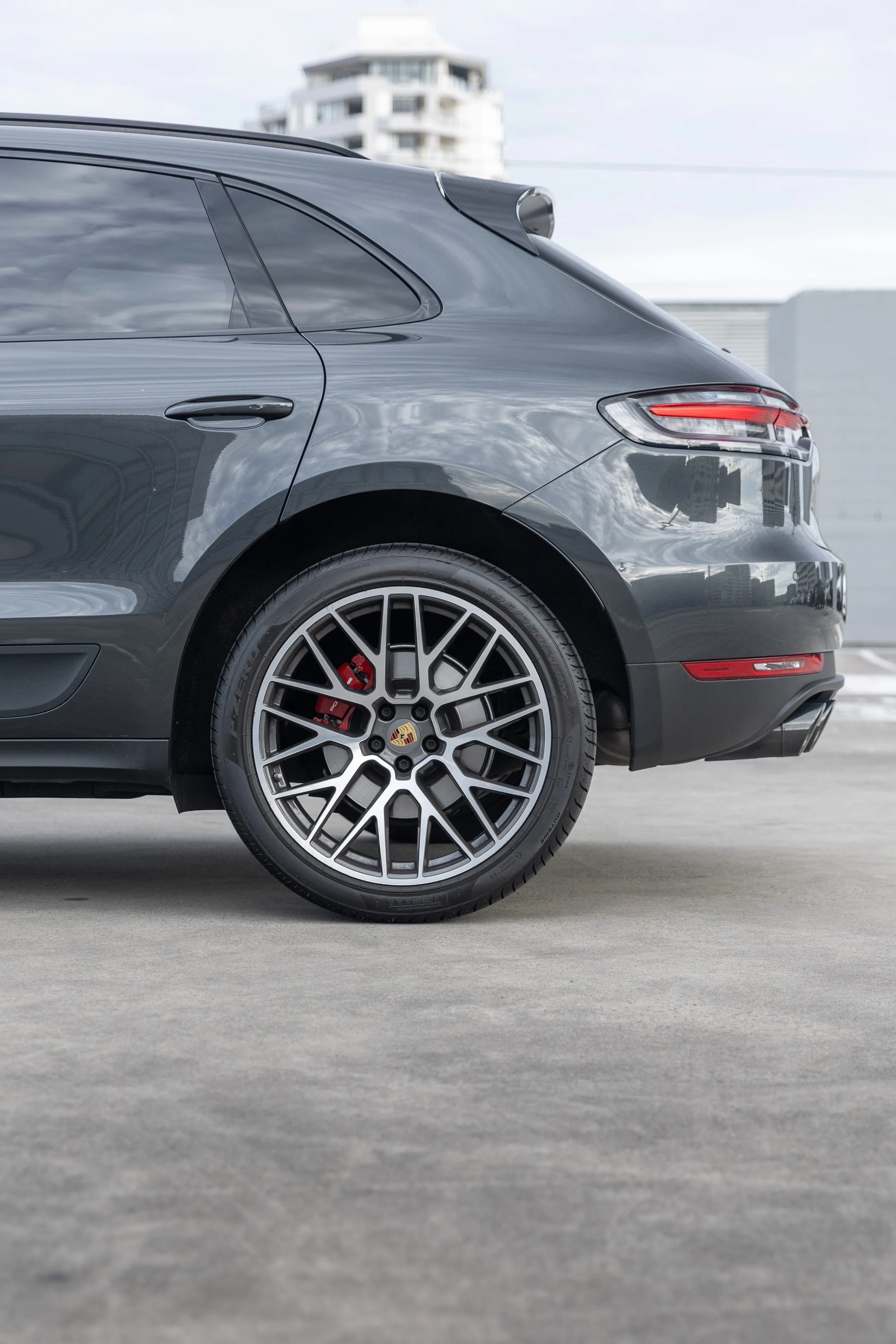 2019 Porsche Macan S rear RS Spyder Design wheel with red brake caliper and Porsche crest coloured centre cap, Pirelli P Zero tyre