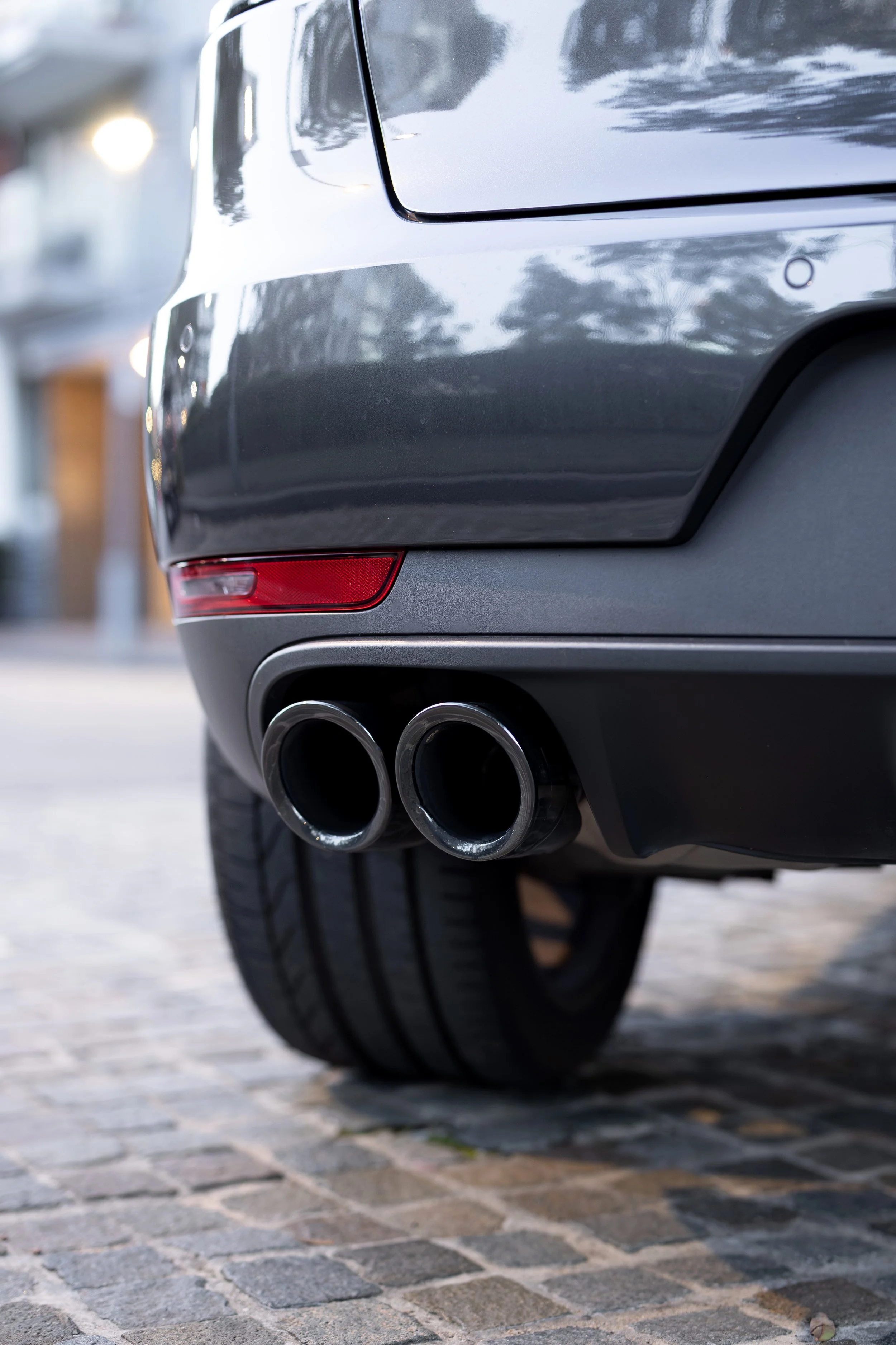 2019 Porsche Macan S Porsche Sport Exhaust dual tips close-up, black metalic tips