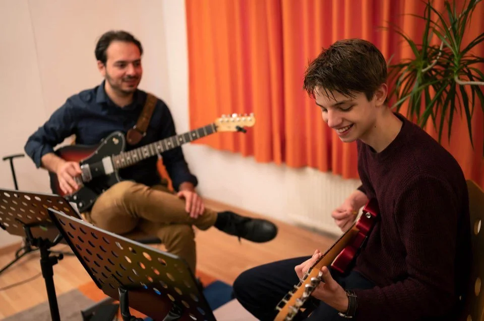 cours-guitare-electrique-adolescent-bruxelles.jpg