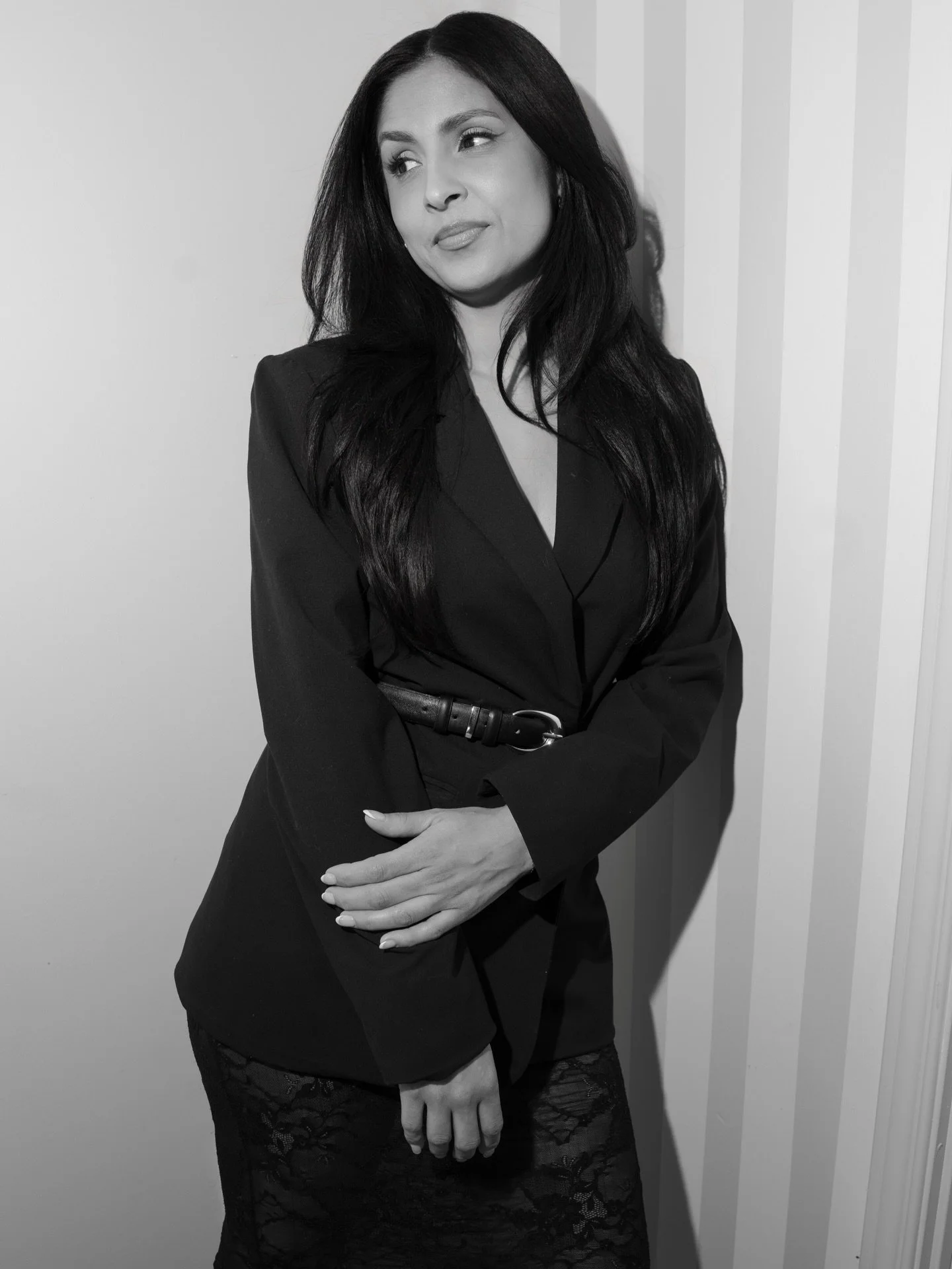 Hiiiii I&rsquo;m Victoria 🖤
Owner and lead makeup artist at VR Beauty. Our hair and makeup artist team is looking forward to meeting all our Brides &amp; to an amazing 2026 wedding season!

Our goal is to bring a calm presence you want on your weddi