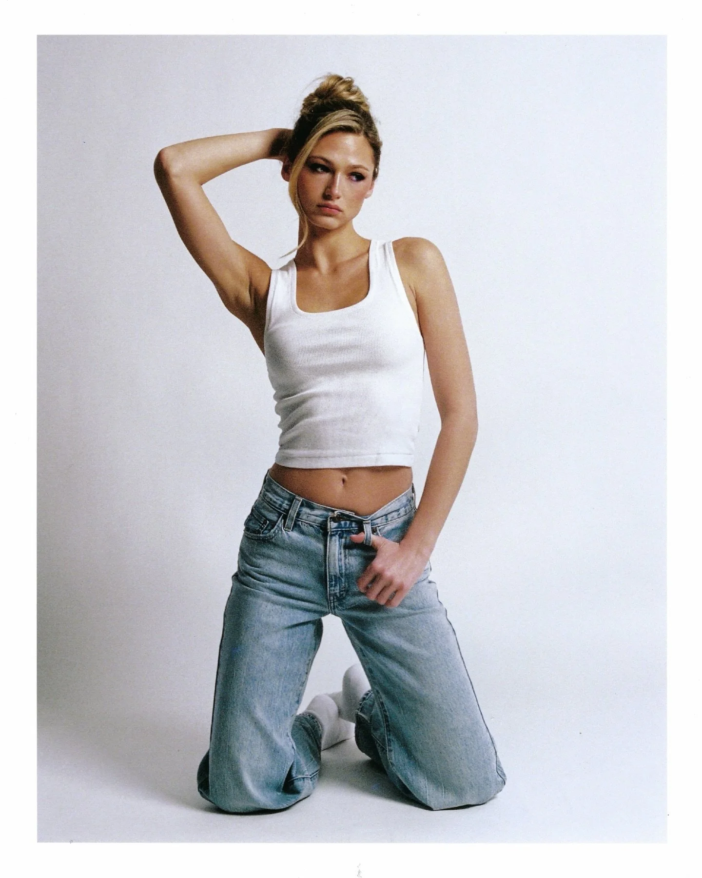 Maddy effortlessly iconic in Levi jeans🩵 💙

New work for @boathousestores

Model: @_maddymahoney w/ @elitetoronto
Hair: @emmaplantmakeup
Makeup: @vr.beauty
Photographer: @dayoungphotographer
.
.
.

#niagaramakeupartist #niagaramobilehairandmakeup #