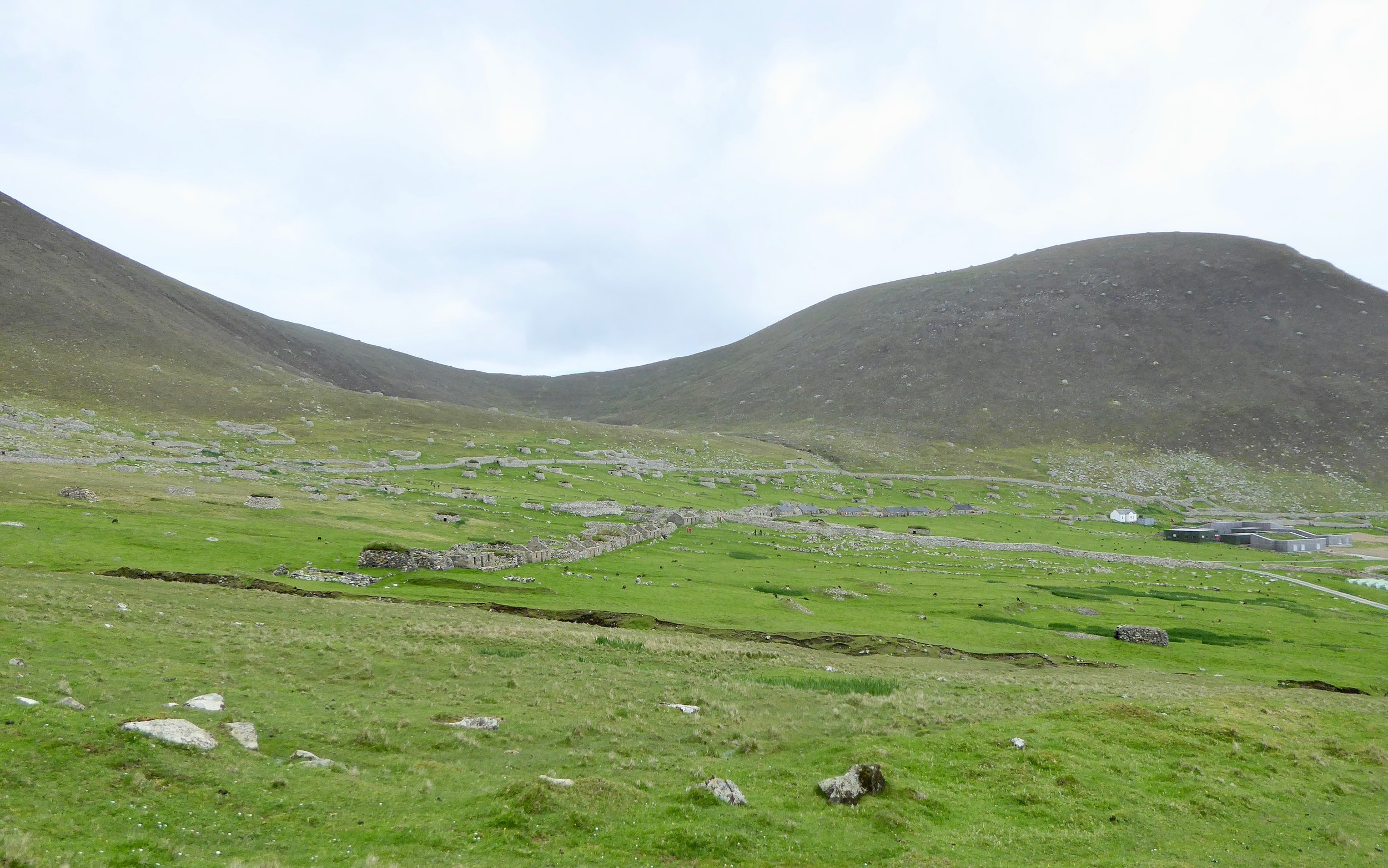 The row of houses on Hirta, ending in the RAF base.