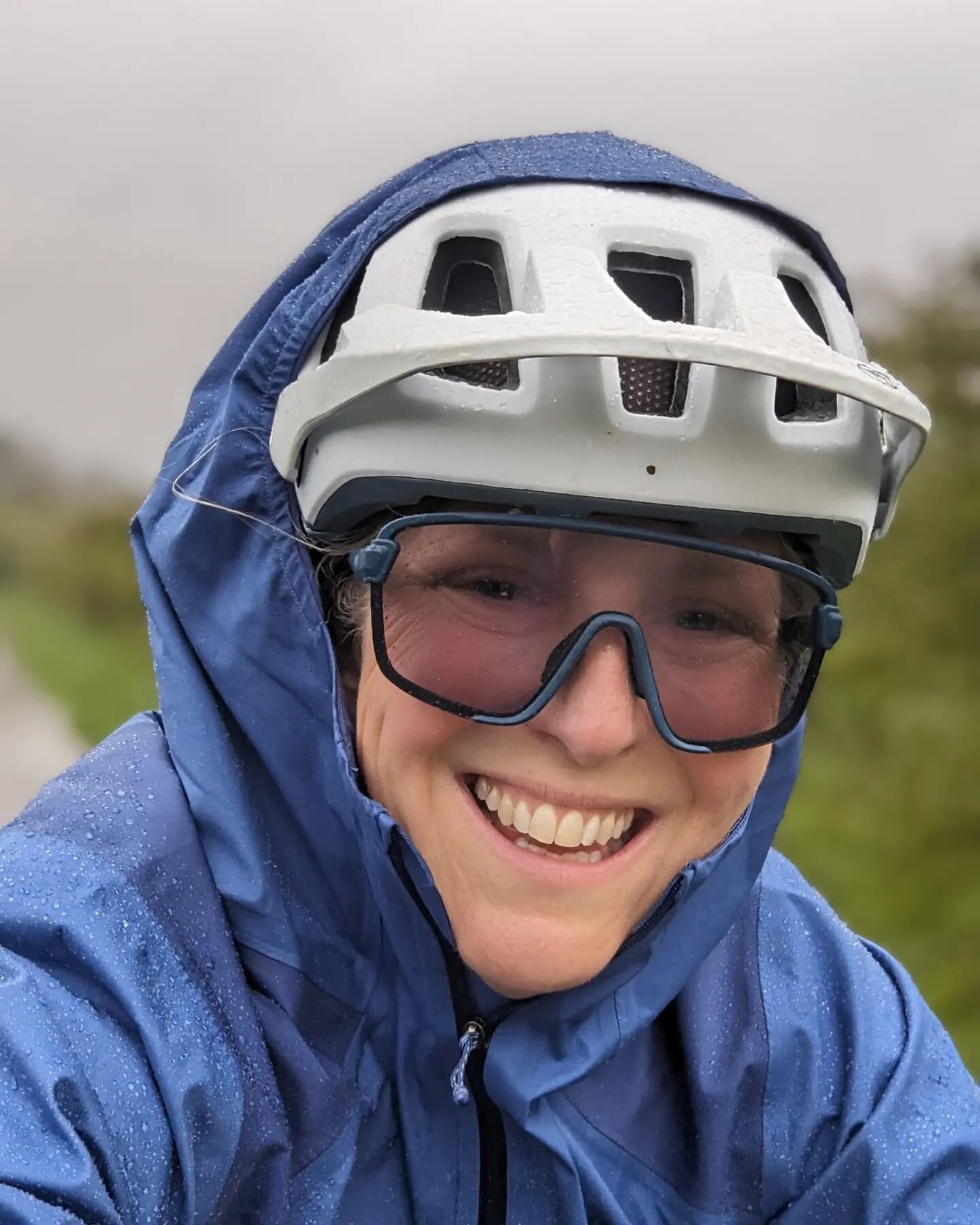 🌧️💦 After getting soaked to the bone the other week, I invested in some @patagonia waterproofs - I can confirm they're worth every penny! #notanad.

🧥 they fit well (top and bottom) 
💧they are properly breathable (no boil in the bag condensation)