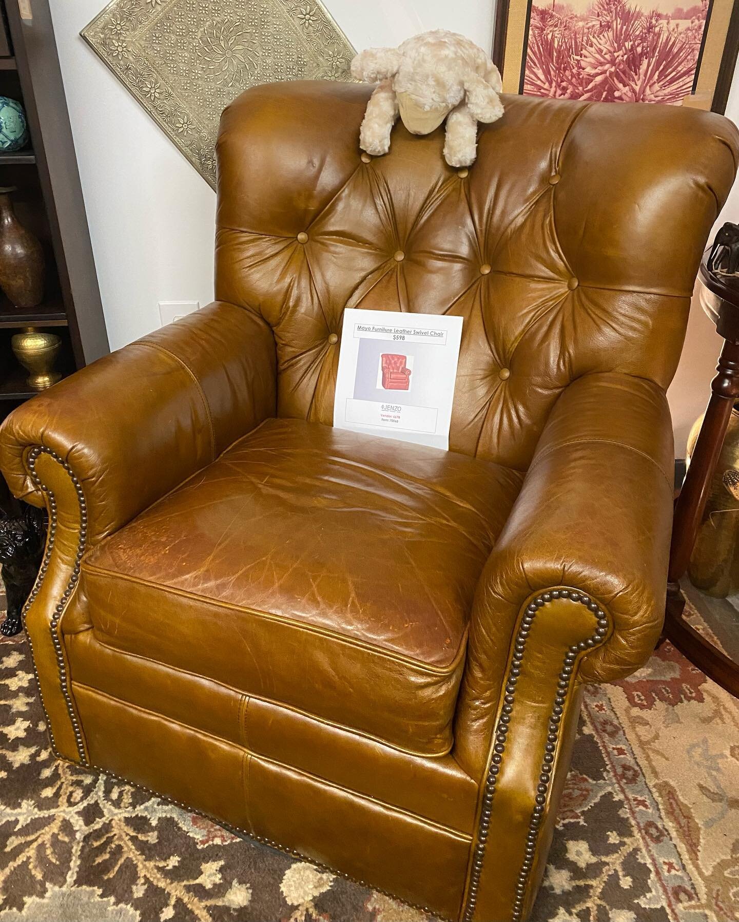 Leather Swivel Chair by Mayo Furniture 
Vintage. Good condition. Available for in store pickup. $598

Cottonwood Market
101 S Coit Road, Richardson,TX

https://www.cottonwoodmarket.com/

Shop 1506 - Jenzo

#shoplocal #texasvintage #dallasinteriordesi
