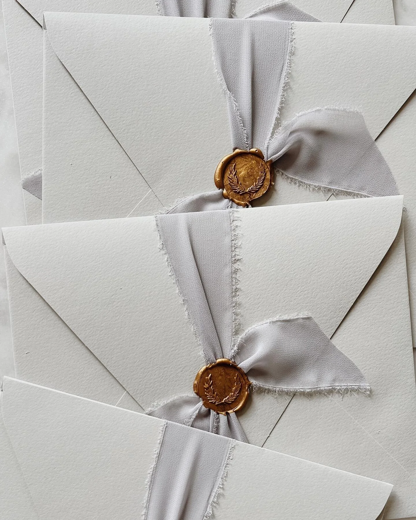 Amamos los detalles en cada una de nuestras colecciones -

Las invitaciones son la primera impresi&oacute;n de tu boda, es hermoso plasmar el estilo que ser&aacute; tu celebraci&oacute;n, todas las colecciones son personalizadas 🙌🏻