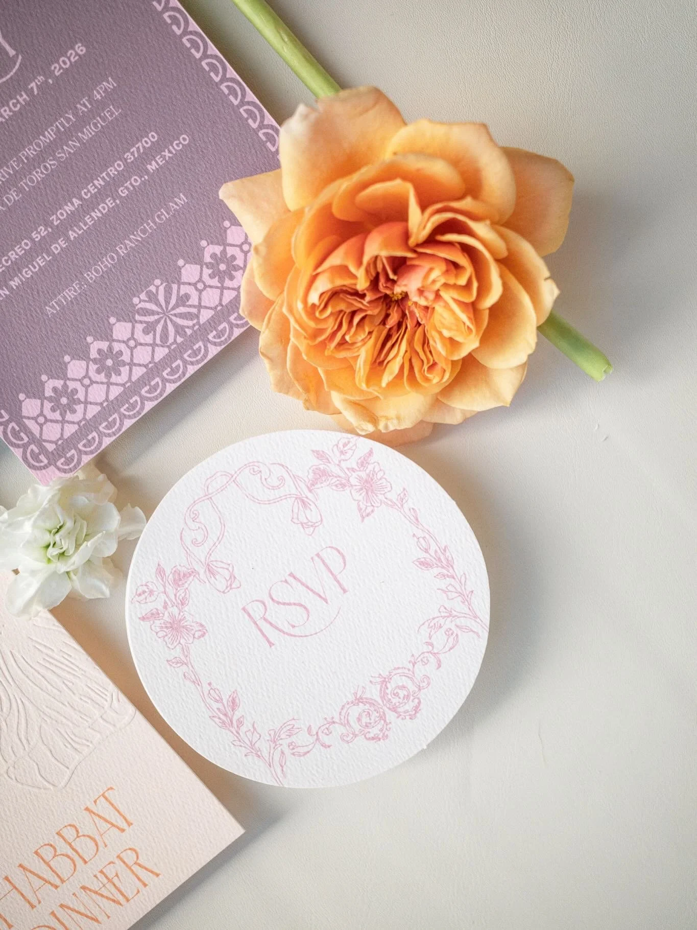 Delicacy you can feel in every detail.
A soft whisper of paper, florals, and textures that begin telling your love story at first glance. 

📸 @ricardoarellano 

#weddingstationery #luxurywedding #rsvp #finepaper #weddingdetails elegantdesign bridali