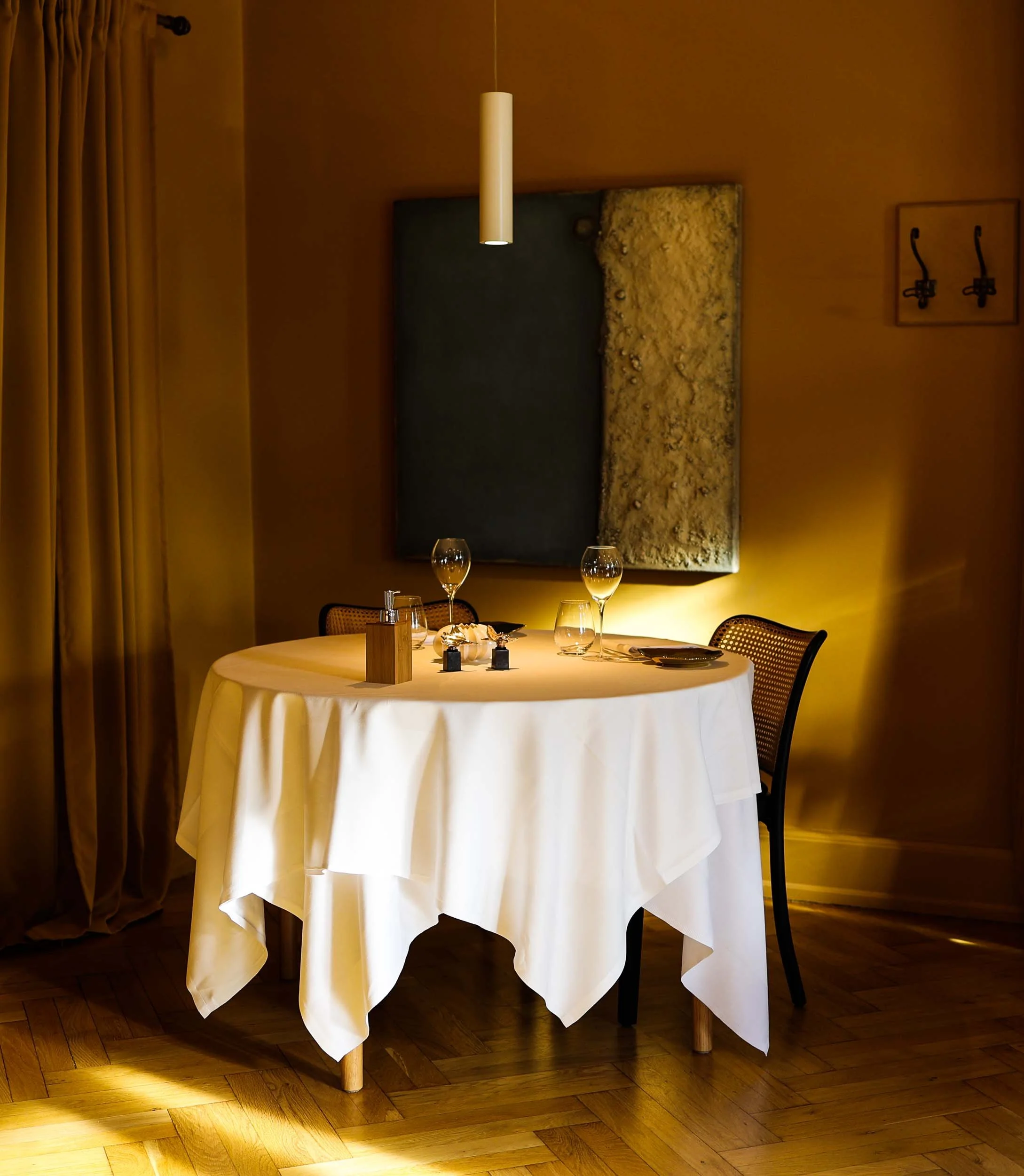   THE SAMUEL  
  LUXURY FINE DINING  
  What does excess taste like? From start to finish, Jonathan Berntsen’s new gourmet temple, The Samuel in Hellerup, offers uncompromising dedication to luxury and intensity of flavor. The Samuel - aptly named af