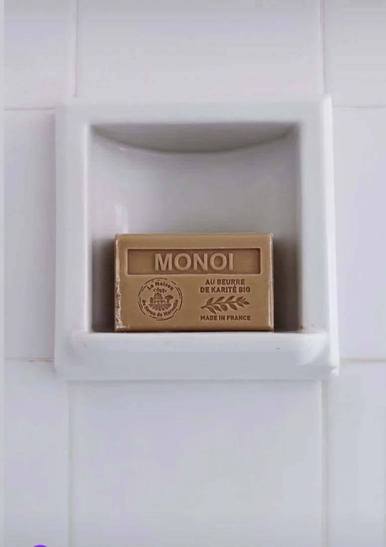 MONOI bathroom .jpg