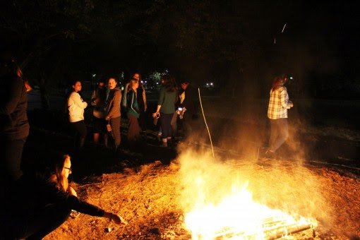 The atmosphere was calm and relaxed, allowing students to unwind after a stressful week.
