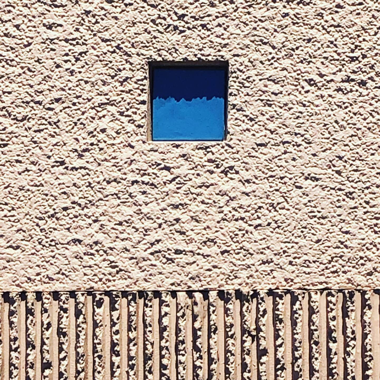 Texture is all around us... can anyone guess what this is? .
.
.
.
.
#inspiration #graphic #artist #surfacepatterncommunity #surfacedesign