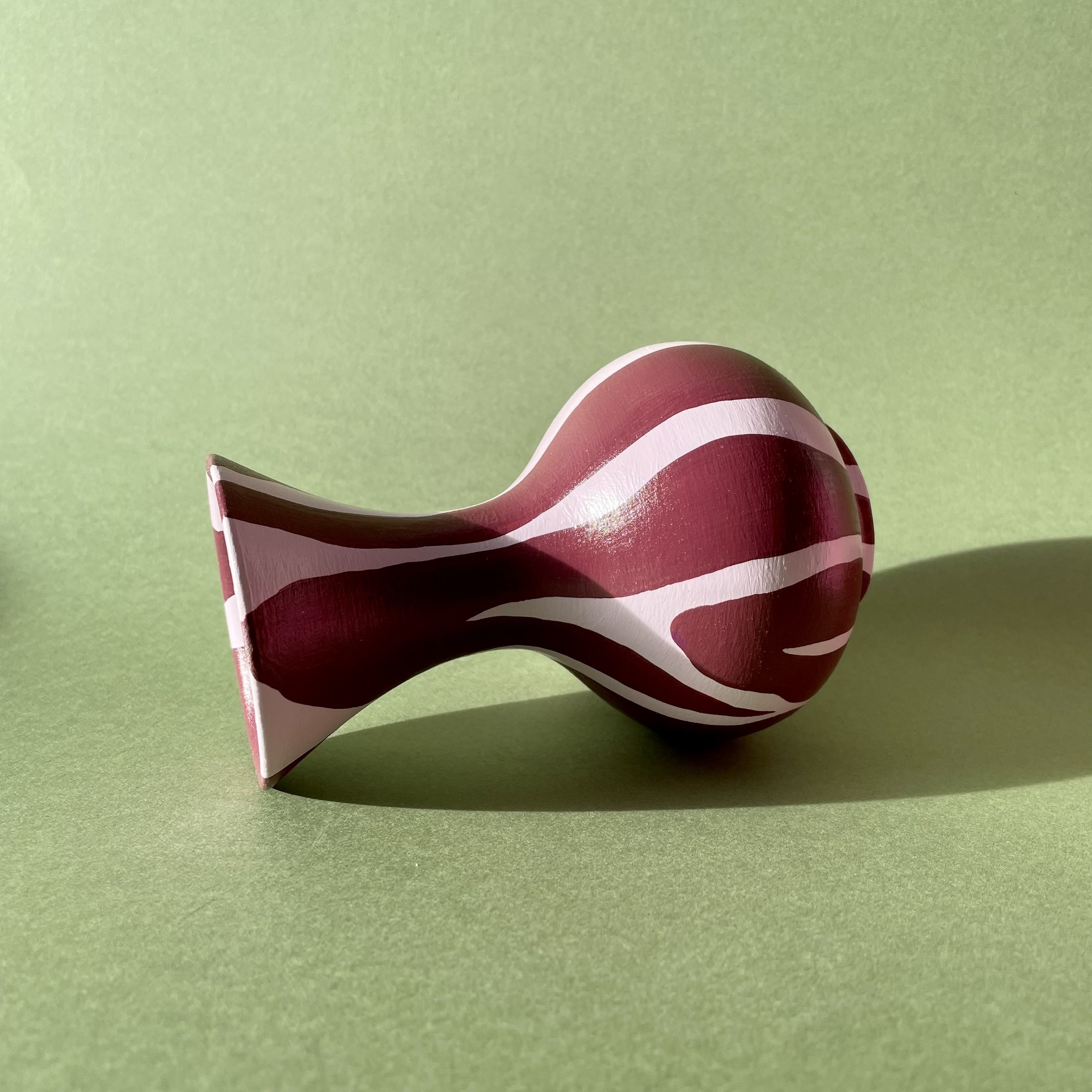pink and burgundy flower vase