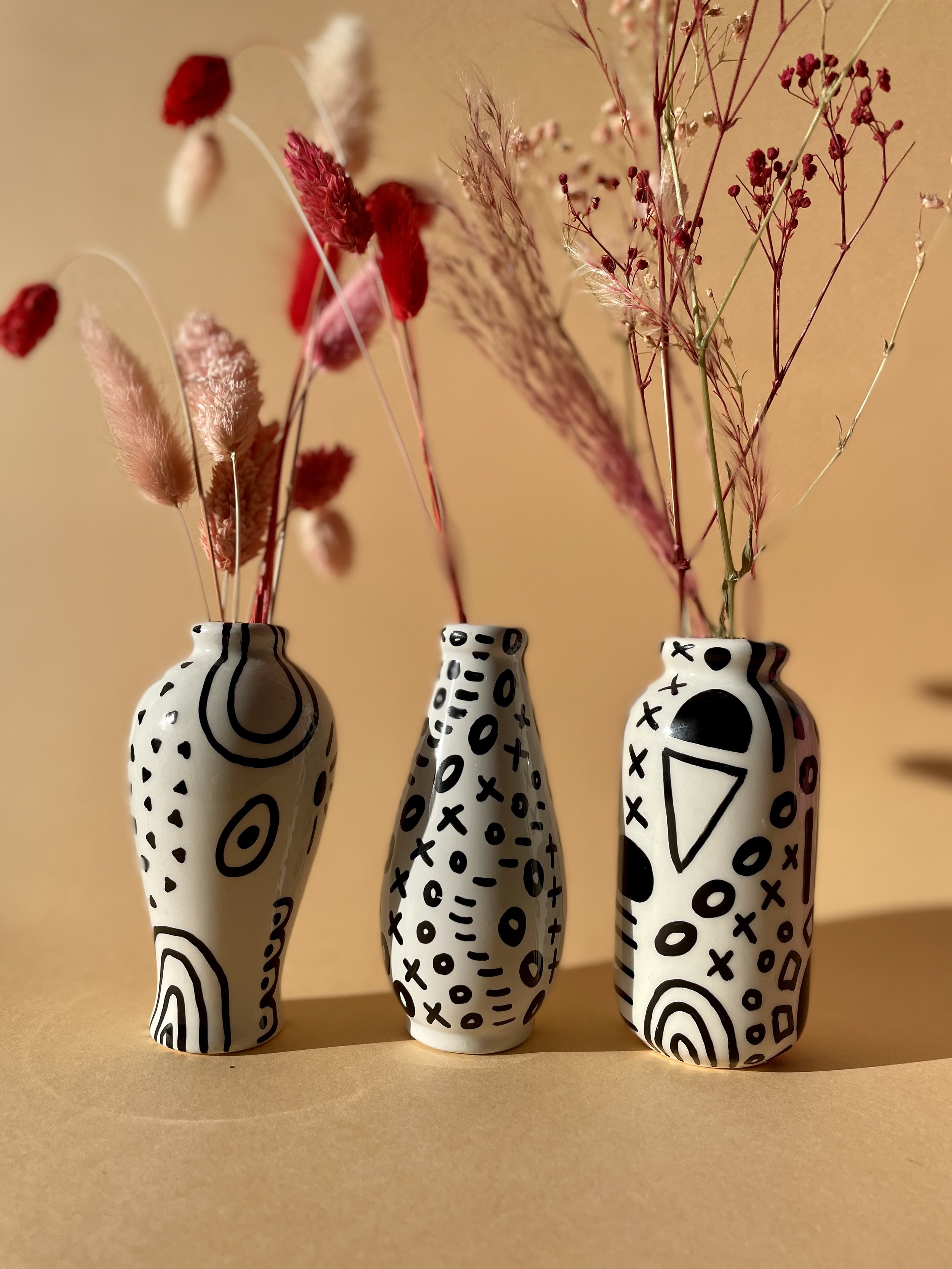 monochrome stem vase set