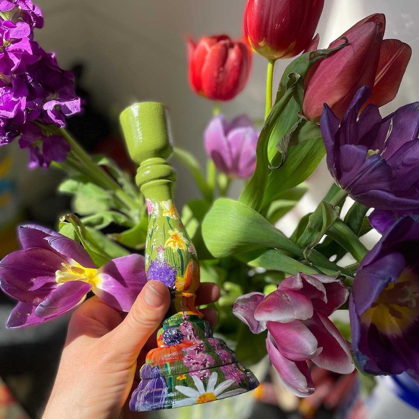 A little something different for a garden lover 🌸🌻🌼 floral candlesticks&hellip; it&rsquo;s tulip season 🌷😍
 
 
 
 
 
 
 
 
 
 
 
#pimpupyourplants #flowerpower #flowerpainting #candlesticks #tulipseason #chelseaflowershow #daisypainting #tulippa