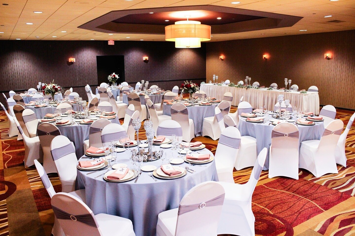 Still considering a small socially distant wedding? Our Crystal Skylight room is the perfect place to hold your wedding!
&bull;
&bull;
&bull;
&bull;
&bull;
&bull;
&bull;
&bull;
#marriedinmke #marriedinmilwaukee #milwaukeeweddingvenues #mke #milwaukee